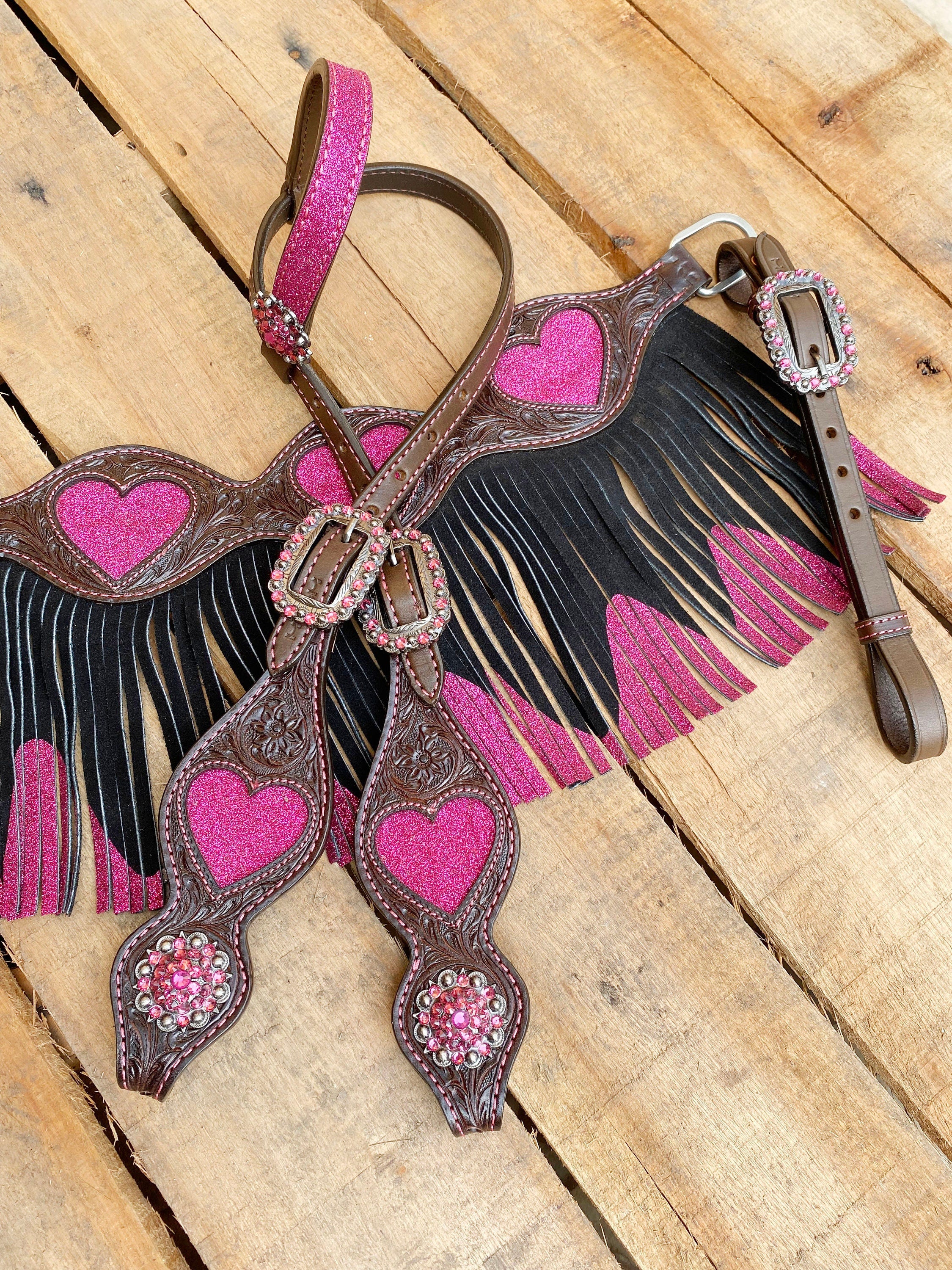 MOUSM Valentine’s Special Western Leather Headstall and Breast Collar Set – Decorated with Heart Cutouts, Pink Glitter Inlay & Dual-Color Fringe