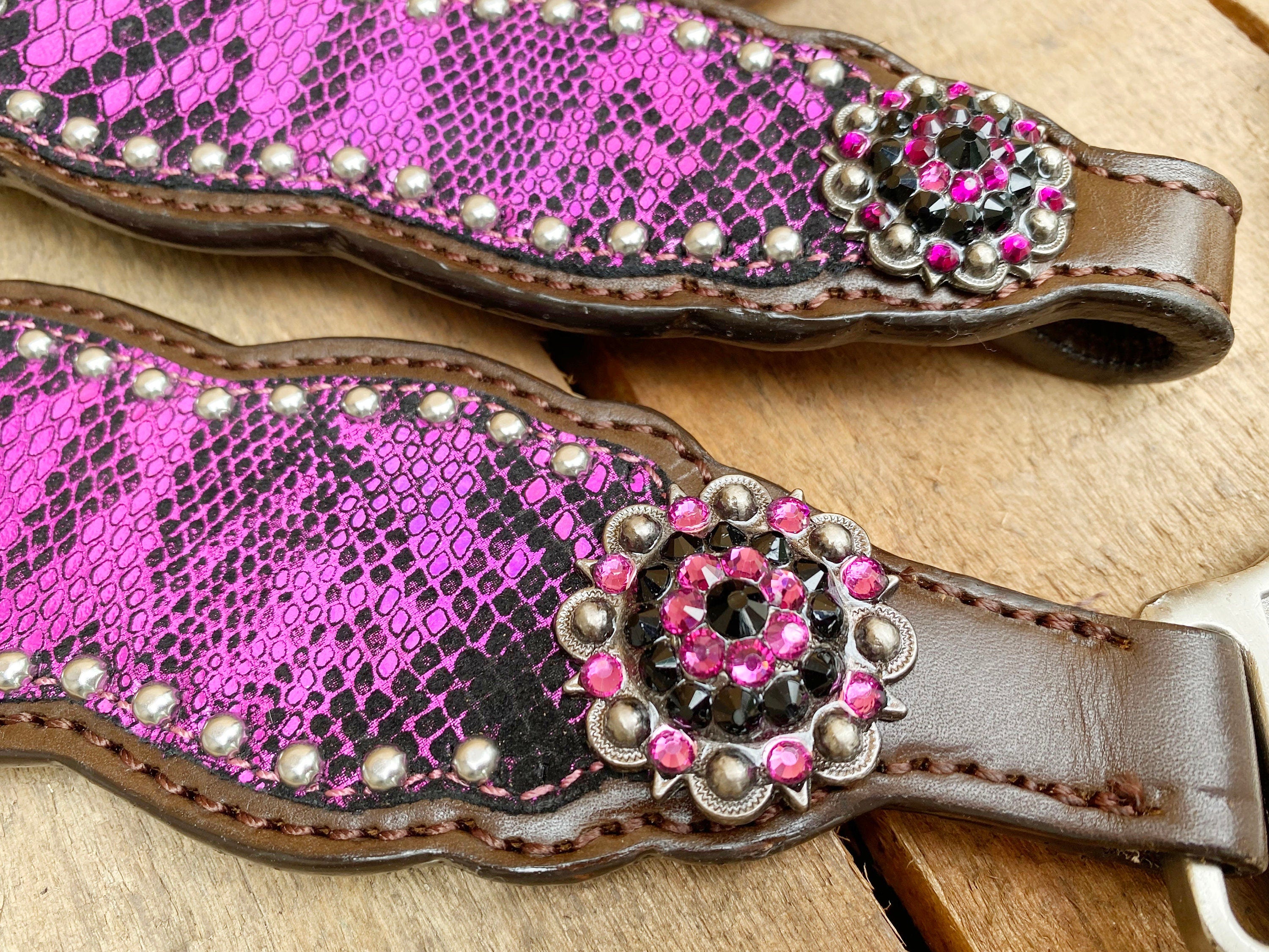 MOUSM Valentine Day Western Leather Browband Headstall and Breast Collar Set – Decorated with Pink Alligator Inlay with Rhinestones and Matching Conchos