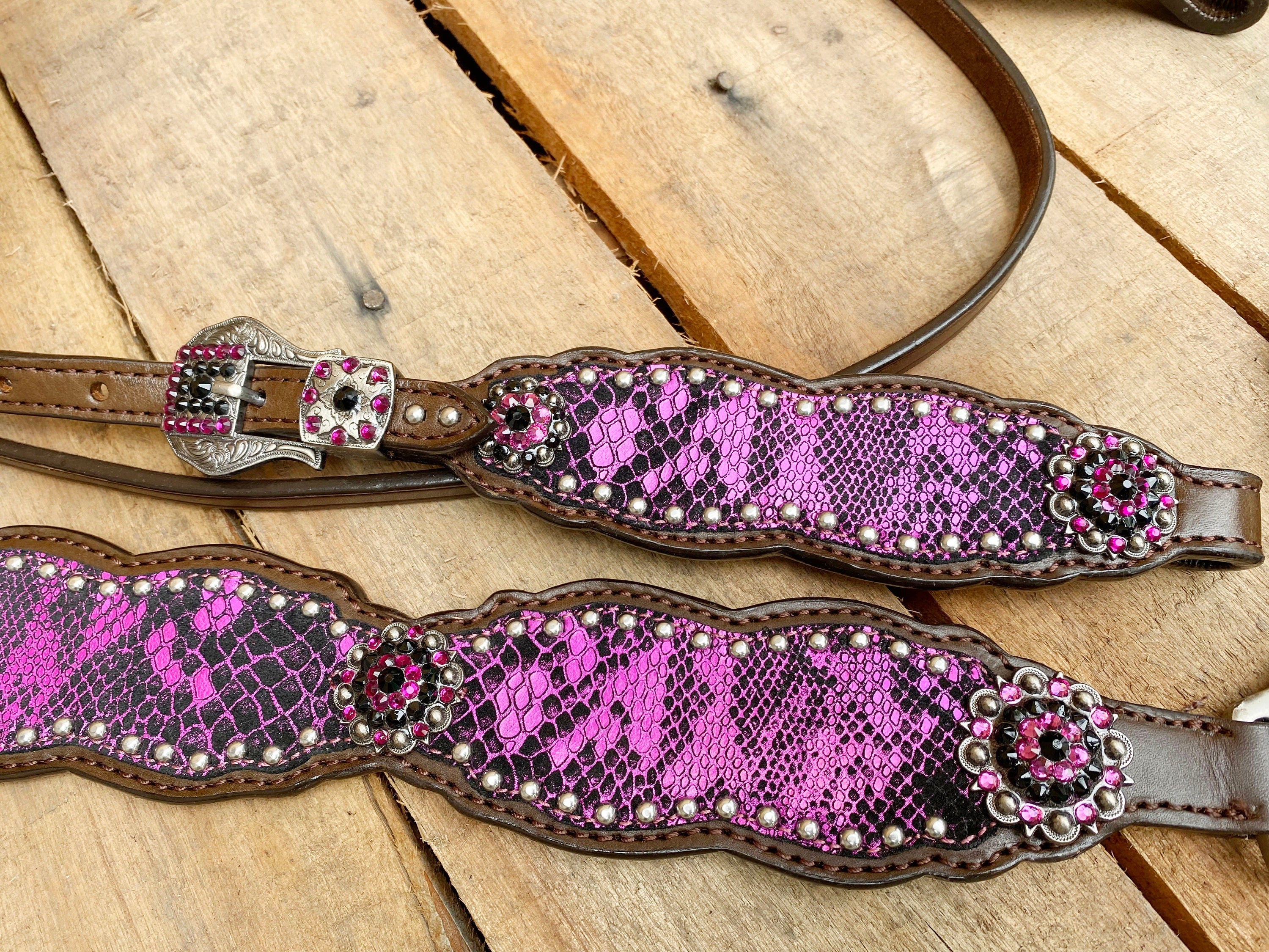 MOUSM Valentine Day Western Leather Browband Headstall and Breast Collar Set – Decorated with Pink Alligator Inlay with Rhinestones and Matching Conchos