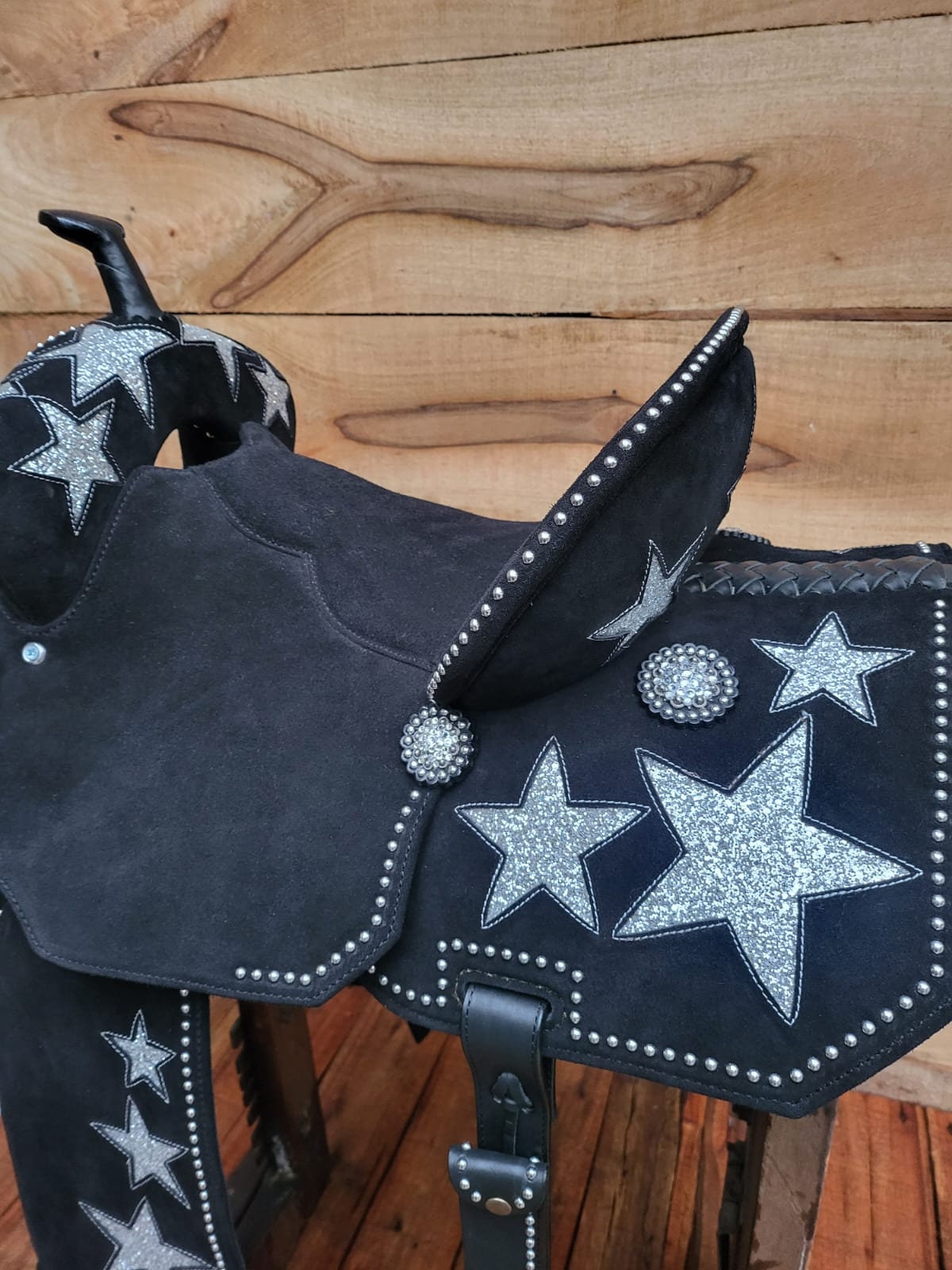 MOUSM Western Barrel Saddle - Built on a Rawhide Covered Fiber Tree, Saddle Made from Genuine Black Argentina Leather with Silver Star Glittered Patch, Available in 13"-17" Seat Options