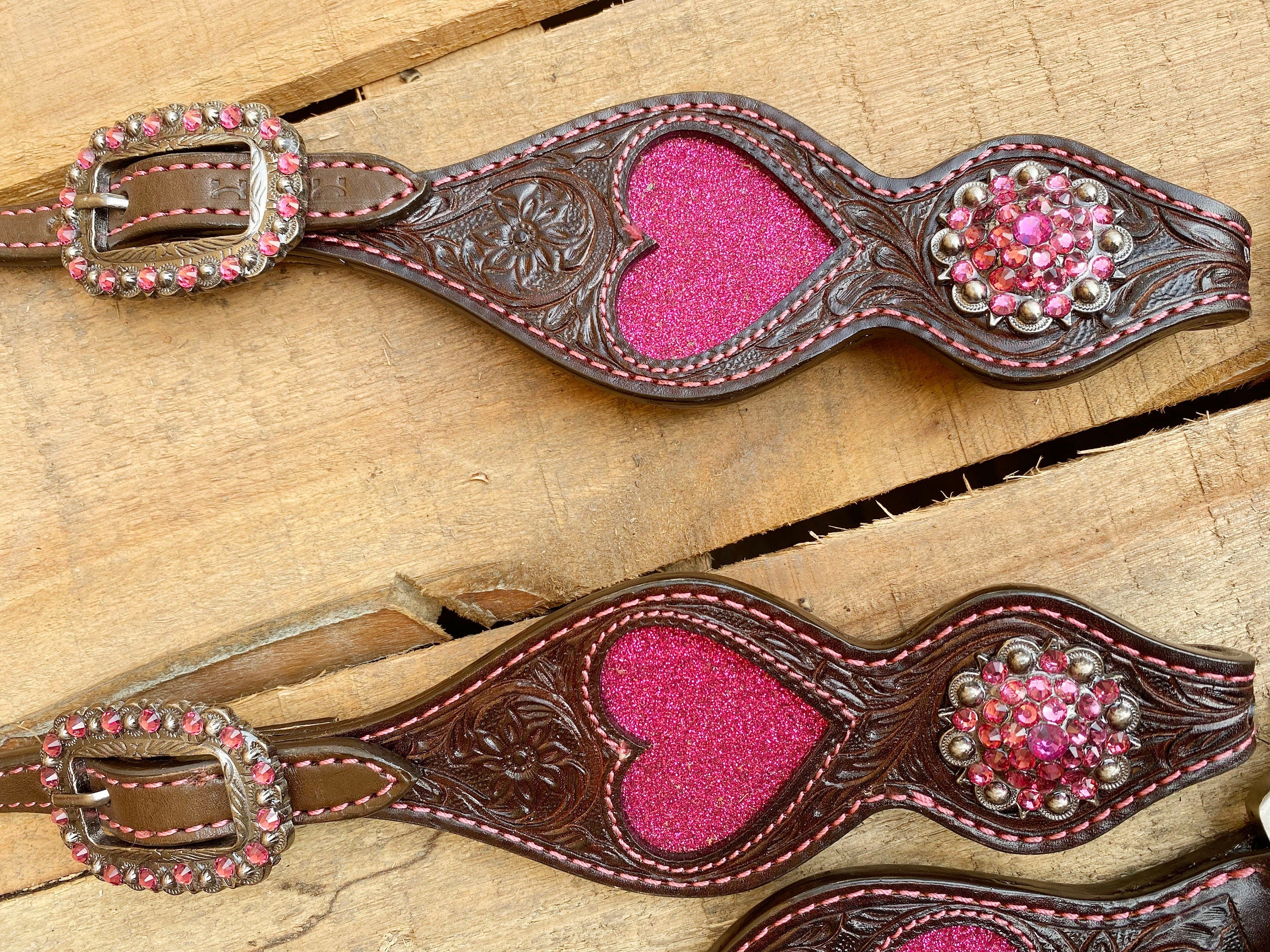 MOUSM Valentine’s Special Western Leather Headstall and Breast Collar Set – Decorated with Heart Cutouts, Pink Glitter Inlay & Dual-Color Fringe