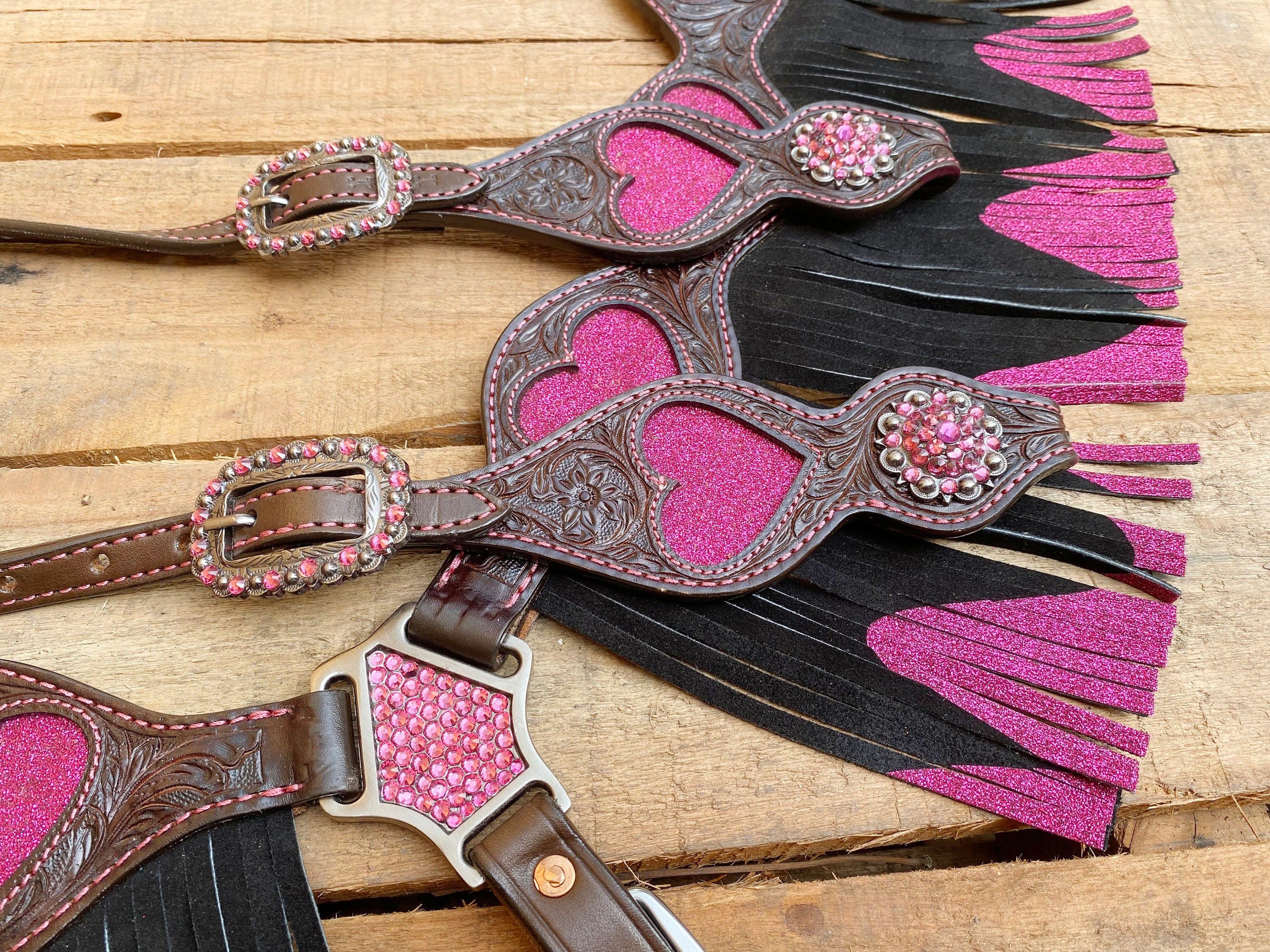 MOUSM Valentine’s Special Western Leather Headstall and Breast Collar Set – Decorated with Heart Cutouts, Pink Glitter Inlay & Dual-Color Fringe