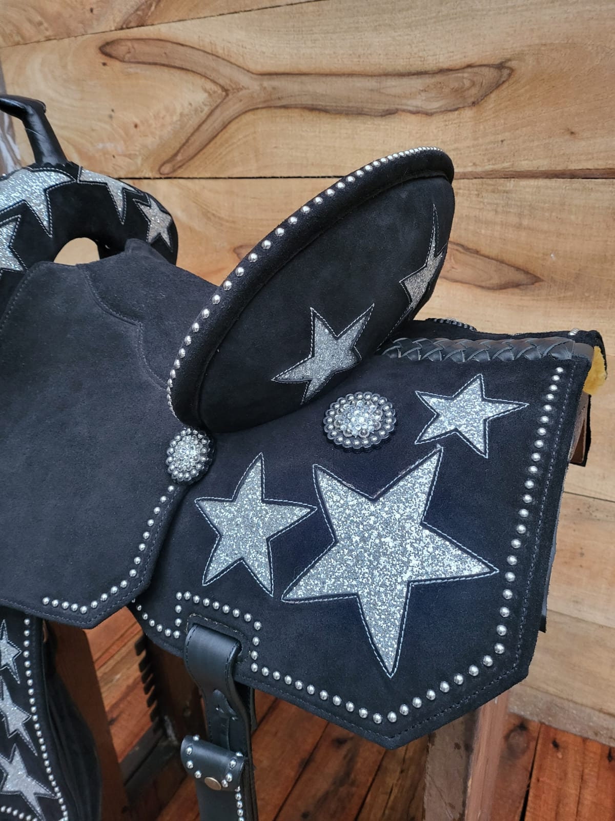 MOUSM Western Barrel Saddle - Built on a Rawhide Covered Fiber Tree, Saddle Made from Genuine Black Argentina Leather with Silver Star Glittered Patch, Available in 13"-17" Seat Options