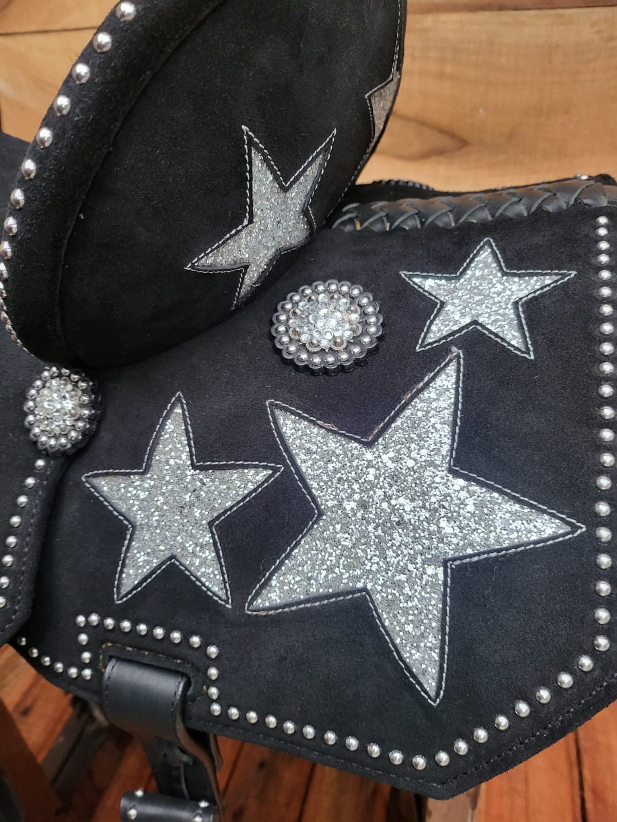 MOUSM Western Barrel Saddle - Built on a Rawhide Covered Fiber Tree, Saddle Made from Genuine Black Argentina Leather with Silver Star Glittered Patch, Available in 13"-17" Seat Options