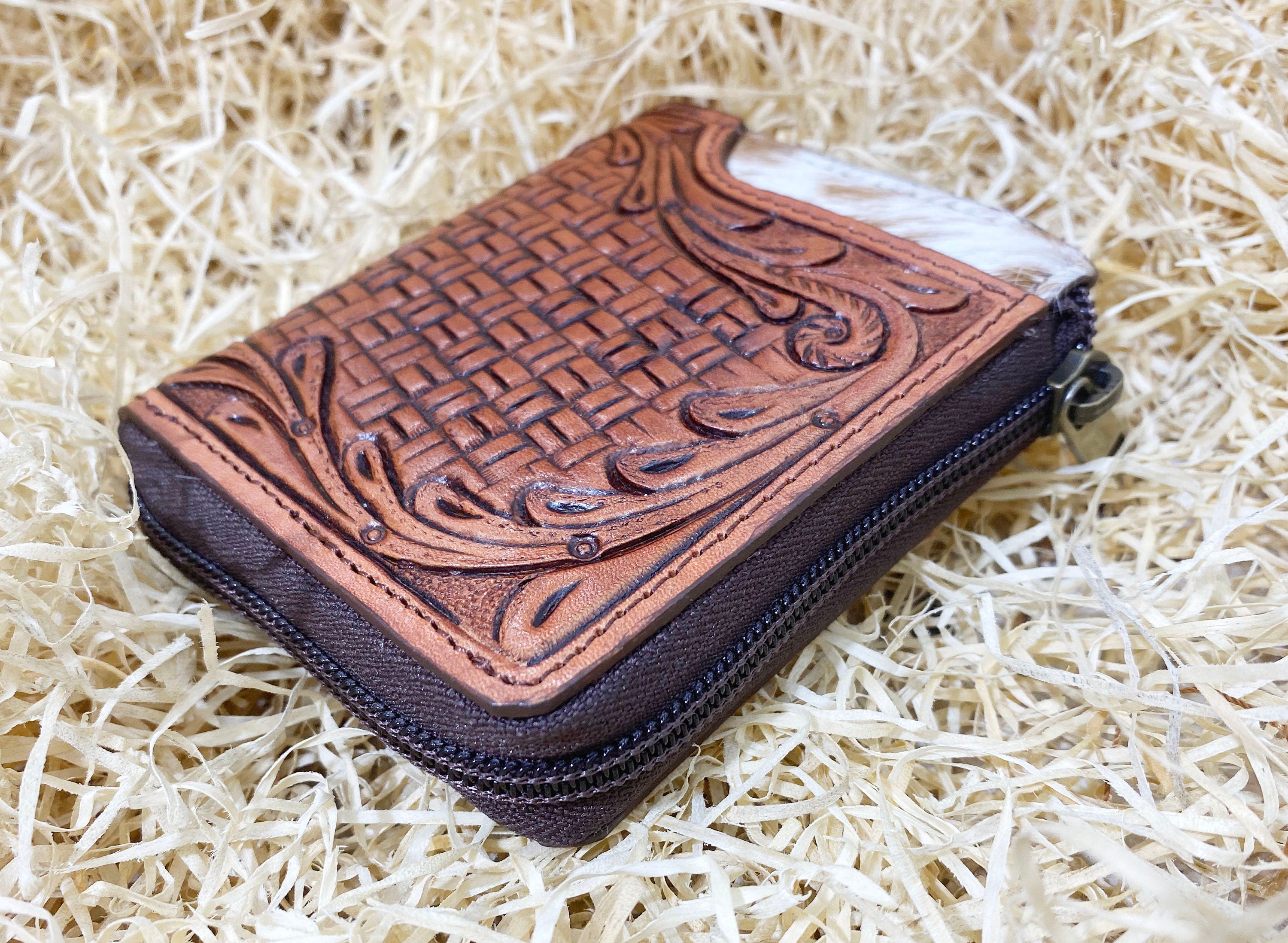 MOUSM Wallet Western Mens Leather Wallet for Men Argentina cow leather box tooled border carving wallet Full zipper closing wallet