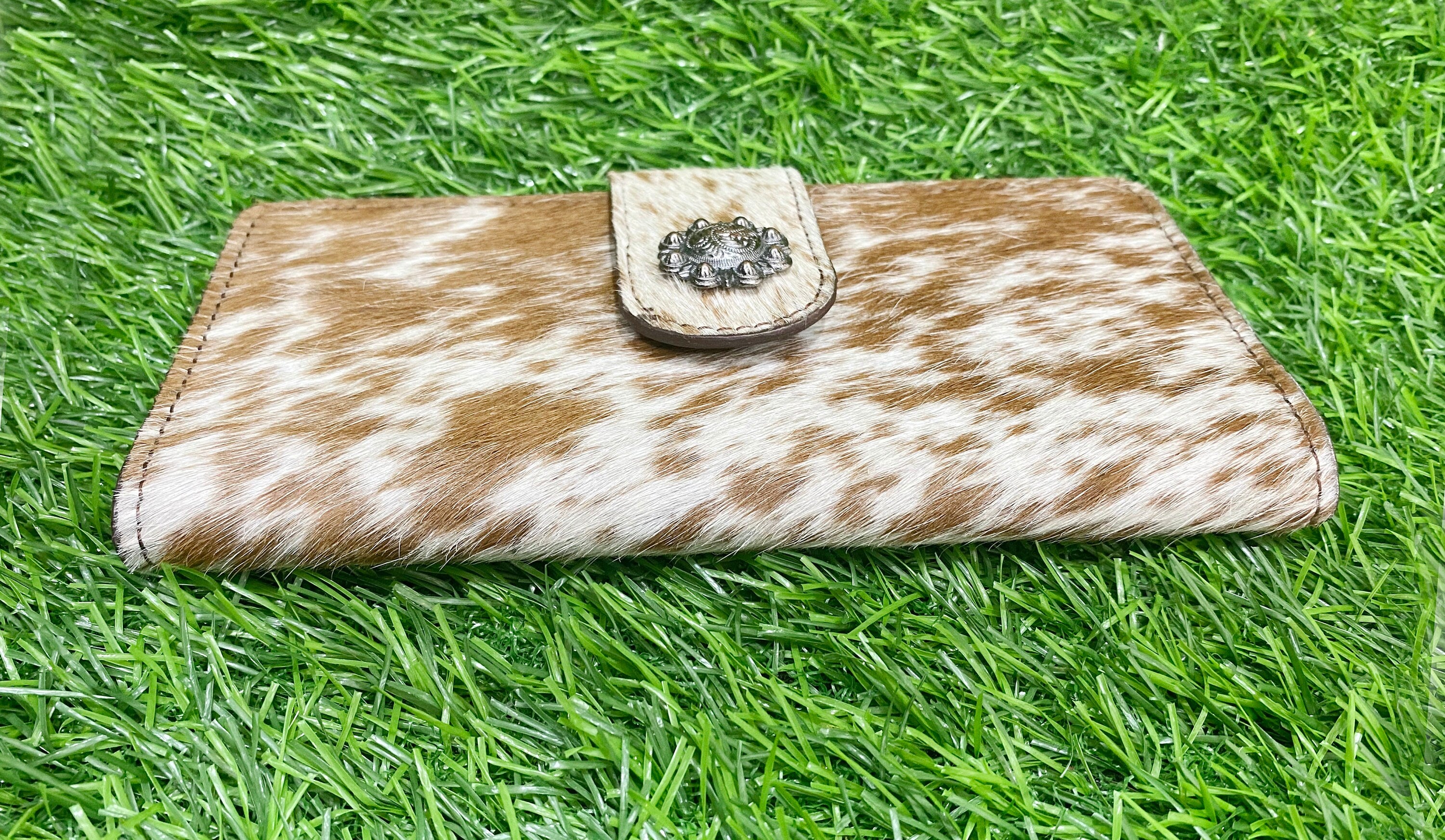 MOUSM Ladies Clutch Bag – Natural Hair-On Cowhide with Silver Concho Closure, Handmade Distressed Leather Evening & Party Clutch for Women with Magnetic Closure