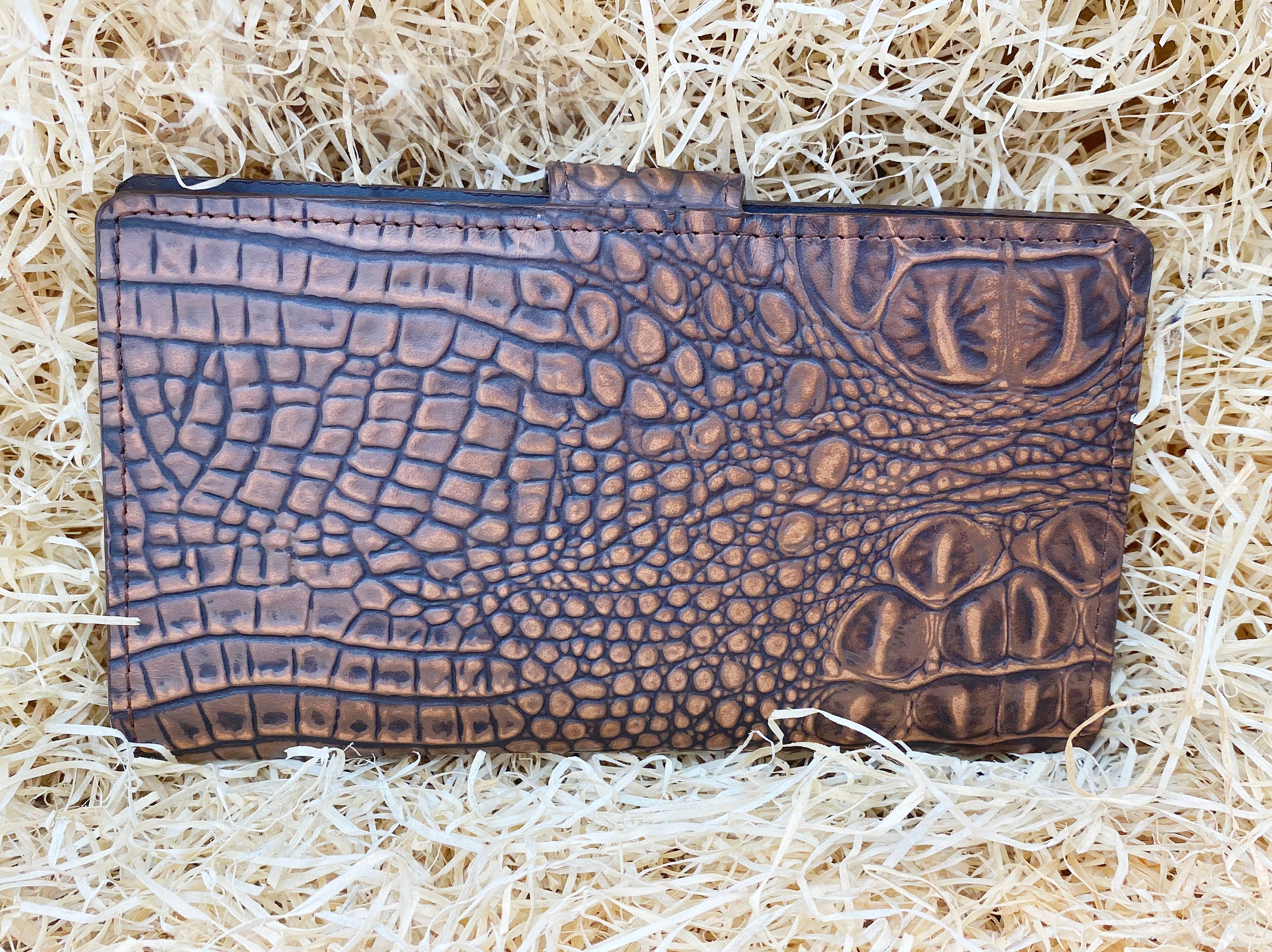 MOUSM Ladies Clutch Bag – Light Brown Alligator Print Cowhide Leather with Heart-Shaped Turquoise Stone, Handmade Distressed Western Leather Clutch Handbag for Women with Magnetic Closure