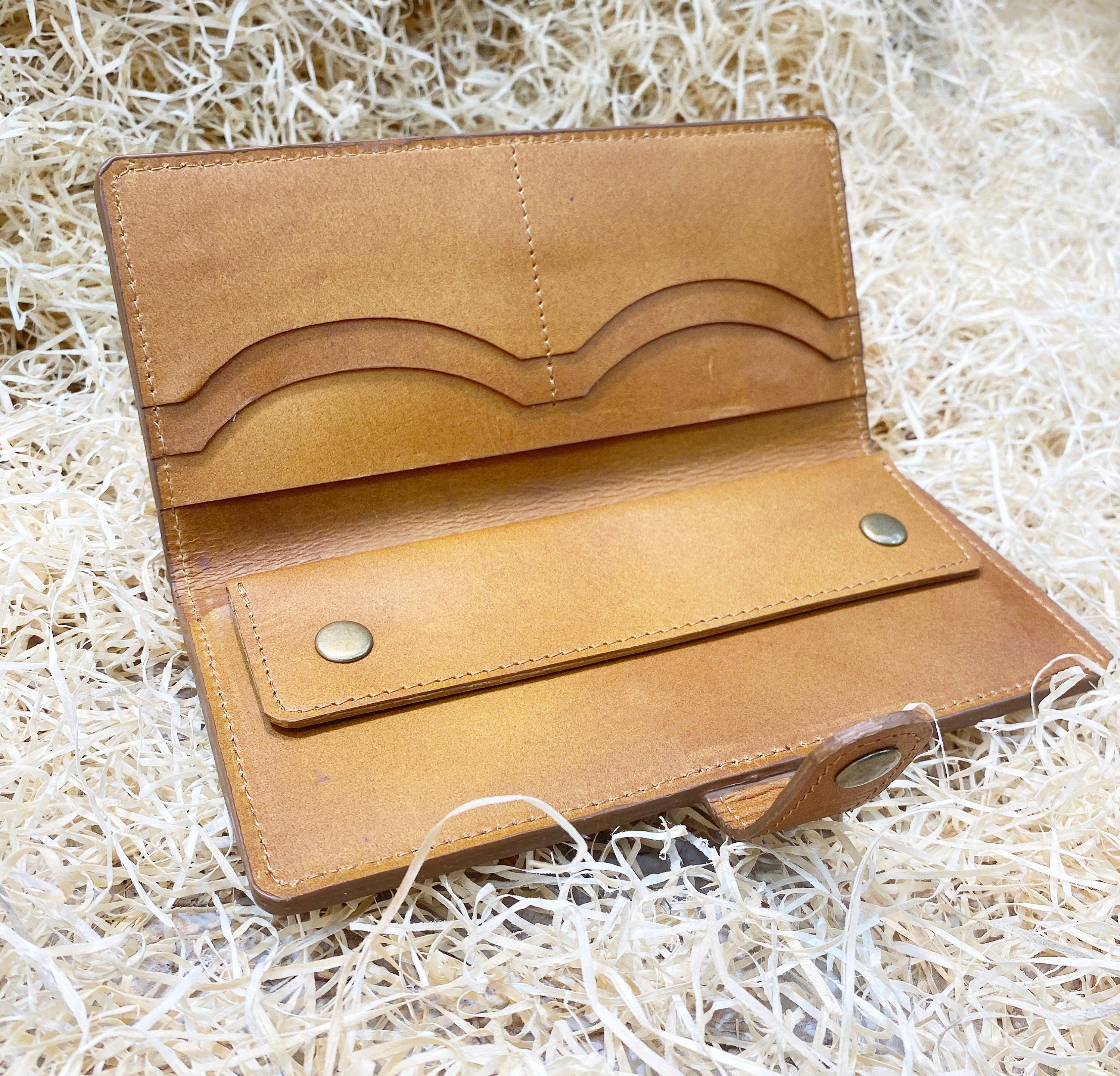 MOUSM Ladies Clutch Bag – Light Brown Alligator Print Leather, Handmade Distressed Western Leather Evening & Party Clutch Bag for Women with Magnetic Closure