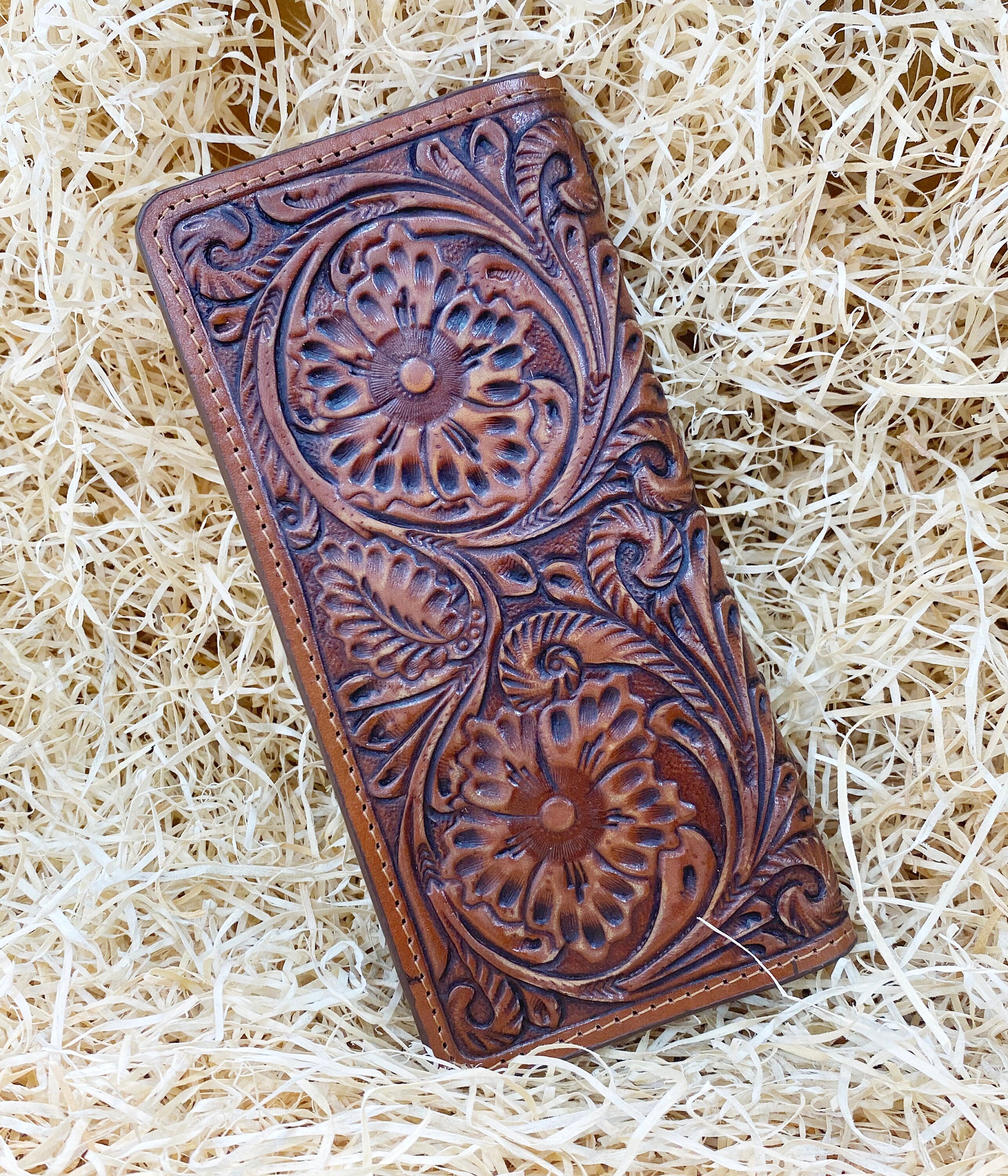 MOUSM Ladies Clutch Bag – Floral Carved Leather with Antique Finish, Handmade Distressed Western Leather Bifold Clutch Wallet Evening & Party Clutch for Women