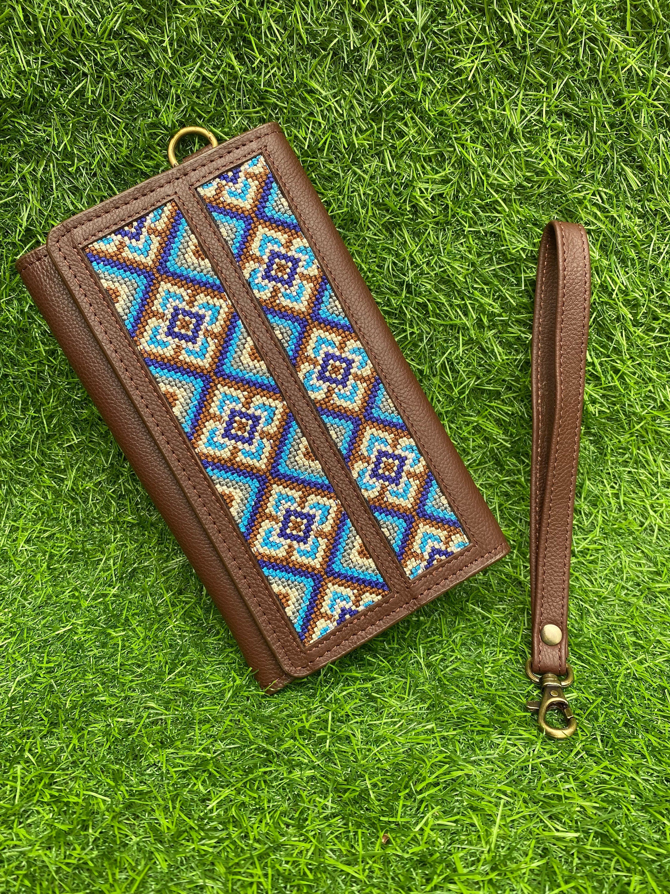 ladies clutch bag comes with Aztec embroidery overlay. Ladies&