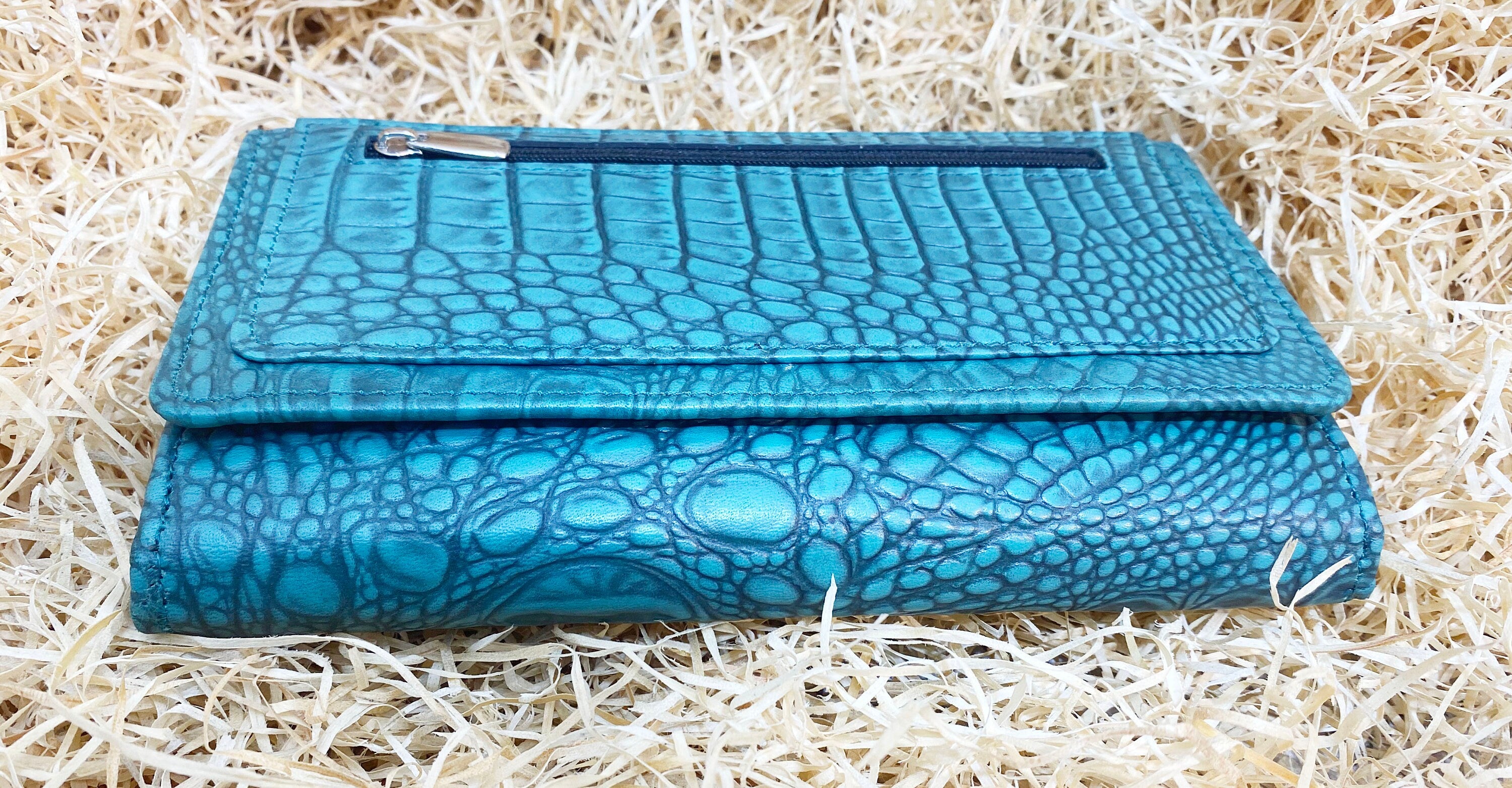 ladies clutch bag comes with turquoise leather print. Ladies&