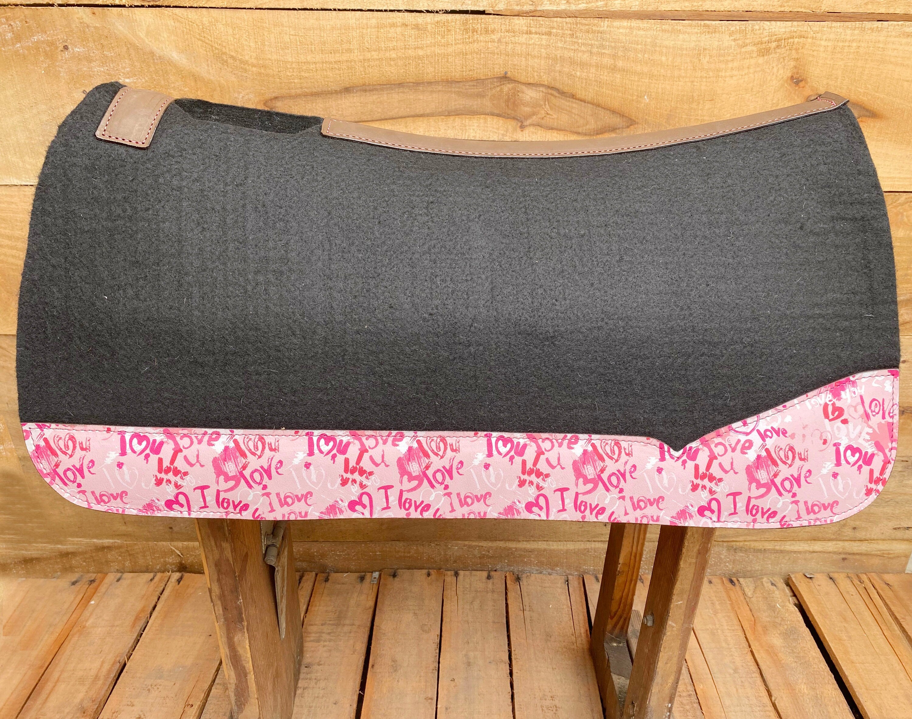 MOUSM Western Saddle Pad - Saddle Pad for Horses Synthetic Wool Blend Black Felt with Reinforced Spine and I Love You Pink Heart Patch on Real Cow Leather, Comfortable Horse Riding Pad