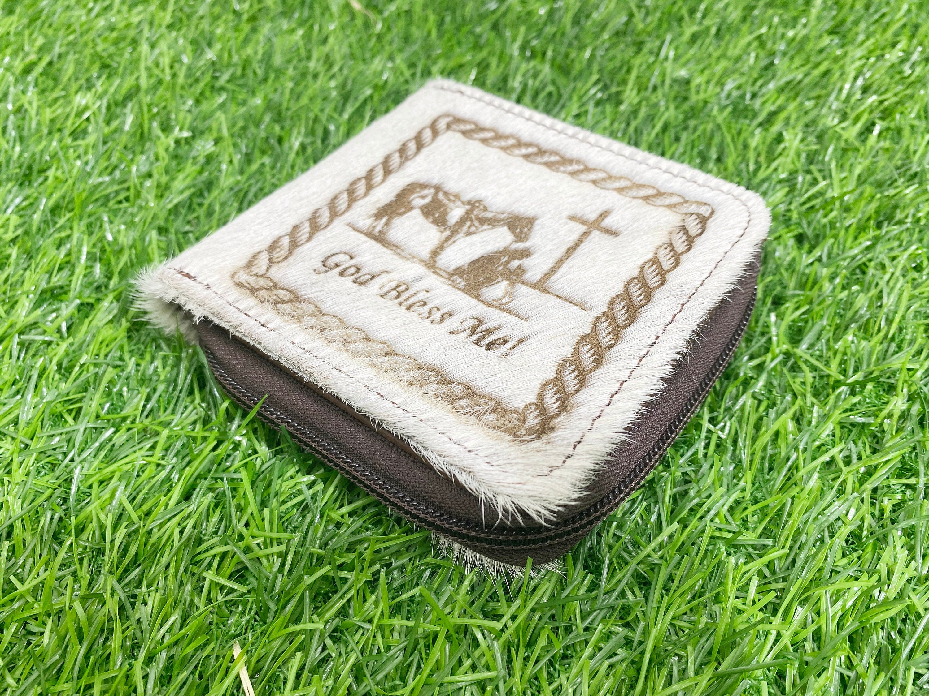 MOUSM Wallet Western Mens Leather Wallet for Men White Real Cowhide with praying cowboy engraved wallet Full zipper closer Wallet