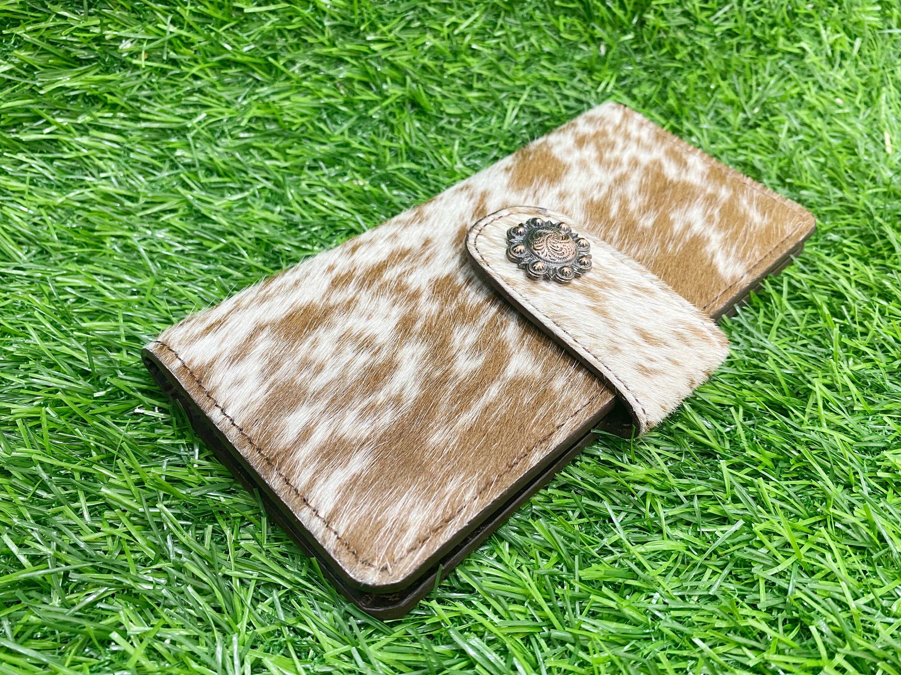 MOUSM Ladies Clutch Bag – Natural Hair-On Cowhide with Silver Concho Closure, Handmade Distressed Leather Evening & Party Clutch for Women with Magnetic Closure