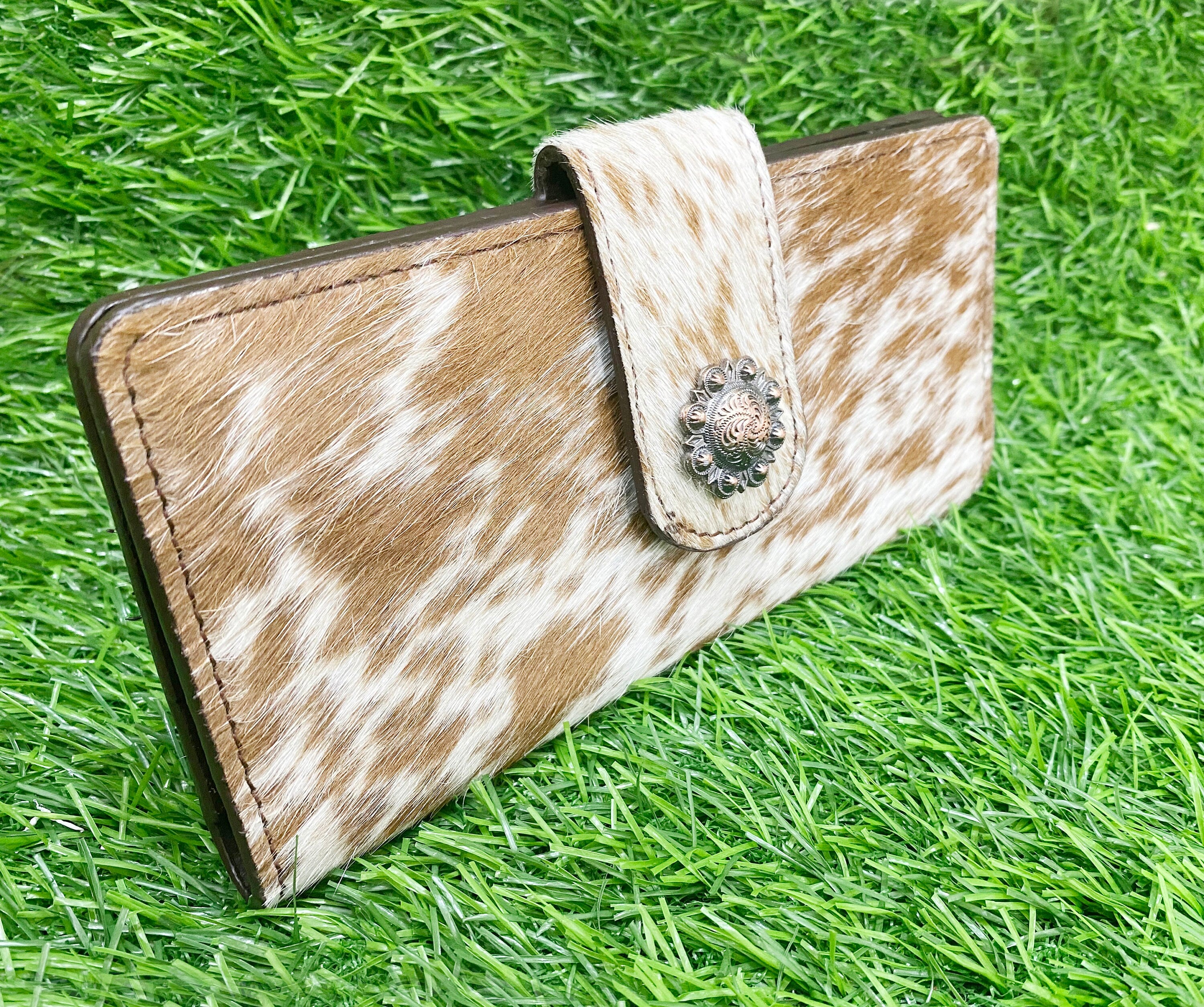 MOUSM Ladies Clutch Bag – Natural Hair-On Cowhide with Silver Concho Closure, Handmade Distressed Leather Evening & Party Clutch for Women with Magnetic Closure