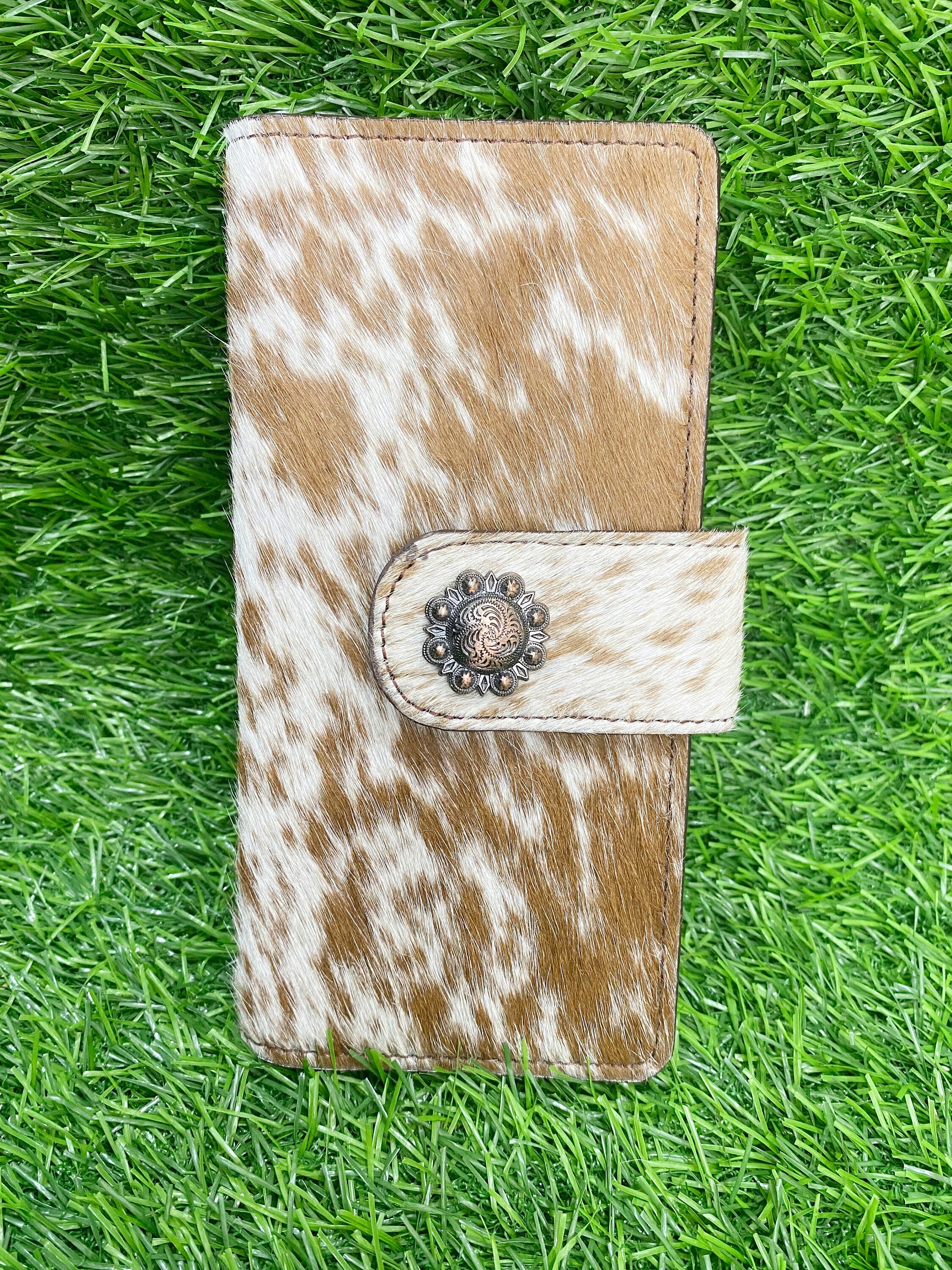 MOUSM Ladies Clutch Bag – Natural Hair-On Cowhide with Silver Concho Closure, Handmade Distressed Leather Evening & Party Clutch for Women with Magnetic Closure