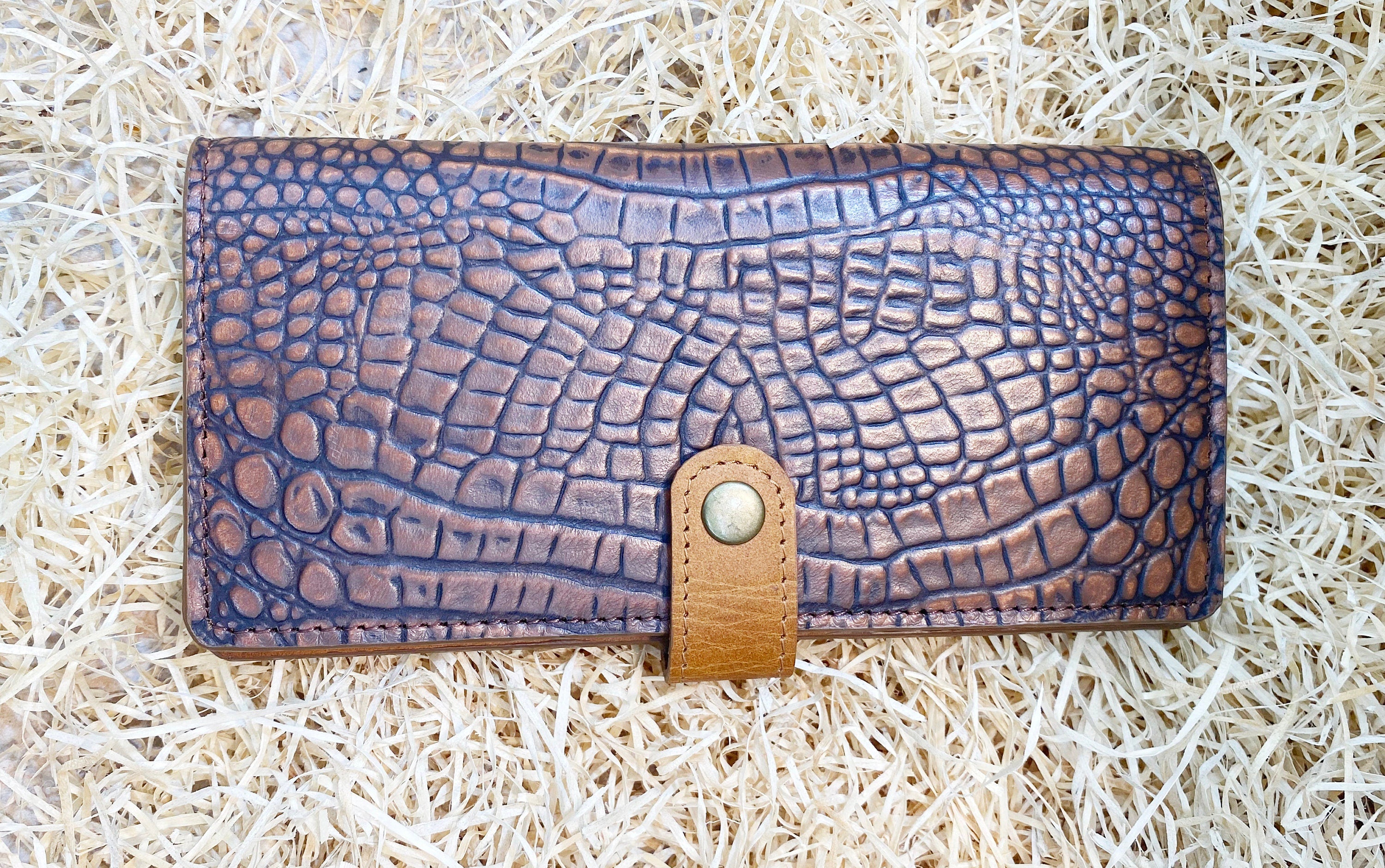 MOUSM Ladies Clutch Bag – Light Brown Alligator Print Leather, Handmade Distressed Western Leather Evening & Party Clutch Bag for Women with Magnetic Closure