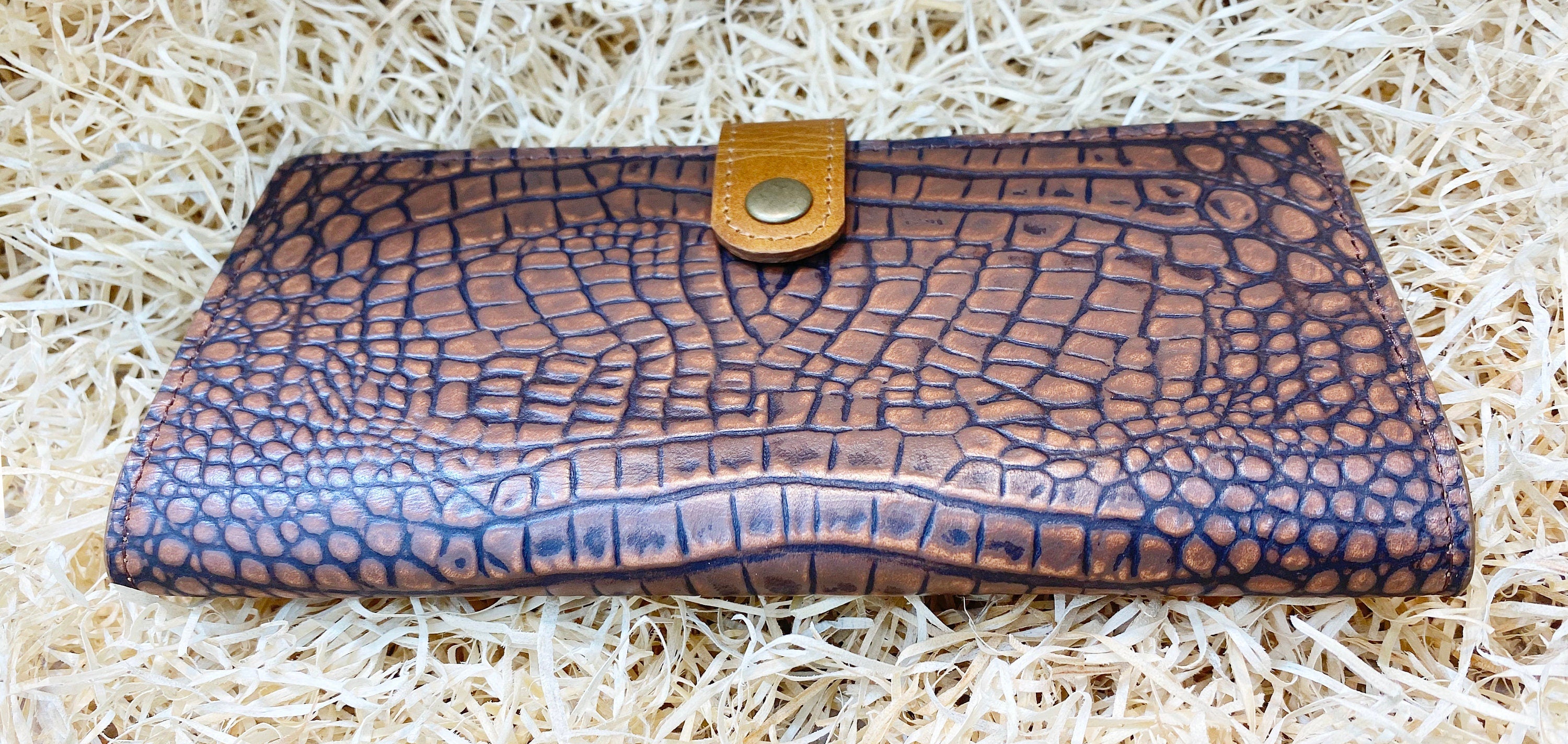 MOUSM Ladies Clutch Bag – Light Brown Alligator Print Leather, Handmade Distressed Western Leather Evening & Party Clutch Bag for Women with Magnetic Closure
