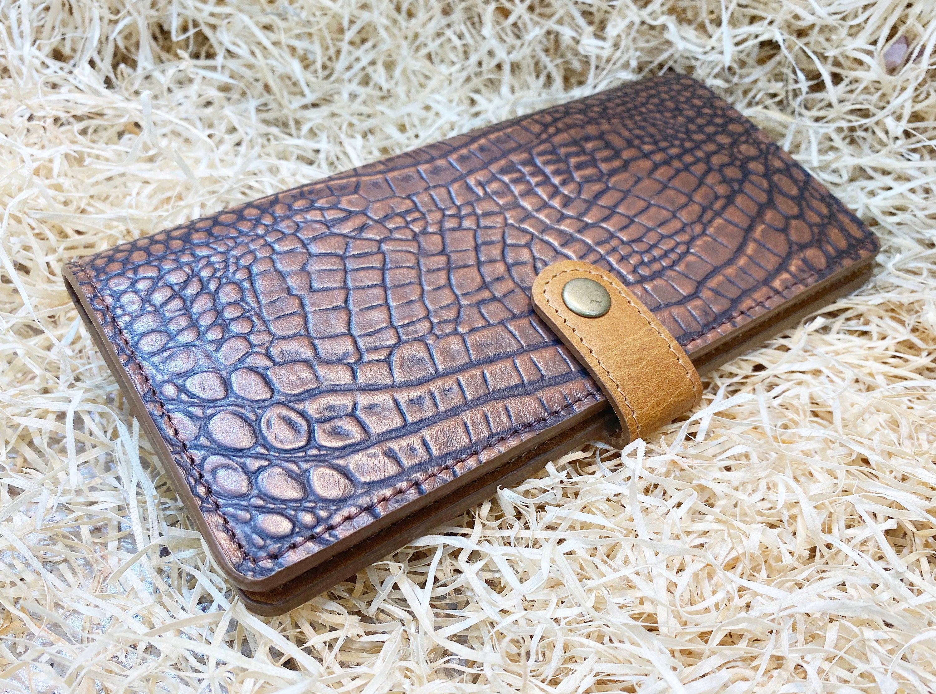 MOUSM Ladies Clutch Bag – Light Brown Alligator Print Leather, Handmade Distressed Western Leather Evening & Party Clutch Bag for Women with Magnetic Closure