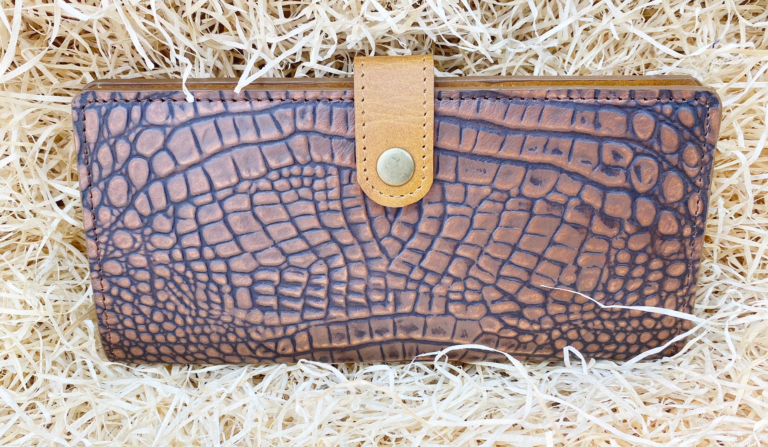 MOUSM Ladies Clutch Bag – Light Brown Alligator Print Leather, Handmade Distressed Western Leather Evening & Party Clutch Bag for Women with Magnetic Closure