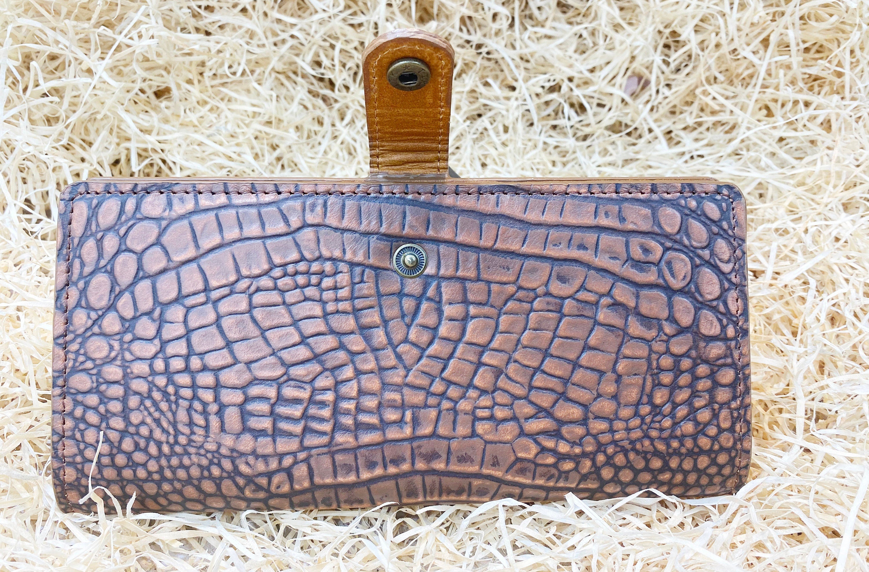 MOUSM Ladies Clutch Bag – Light Brown Alligator Print Leather, Handmade Distressed Western Leather Evening & Party Clutch Bag for Women with Magnetic Closure