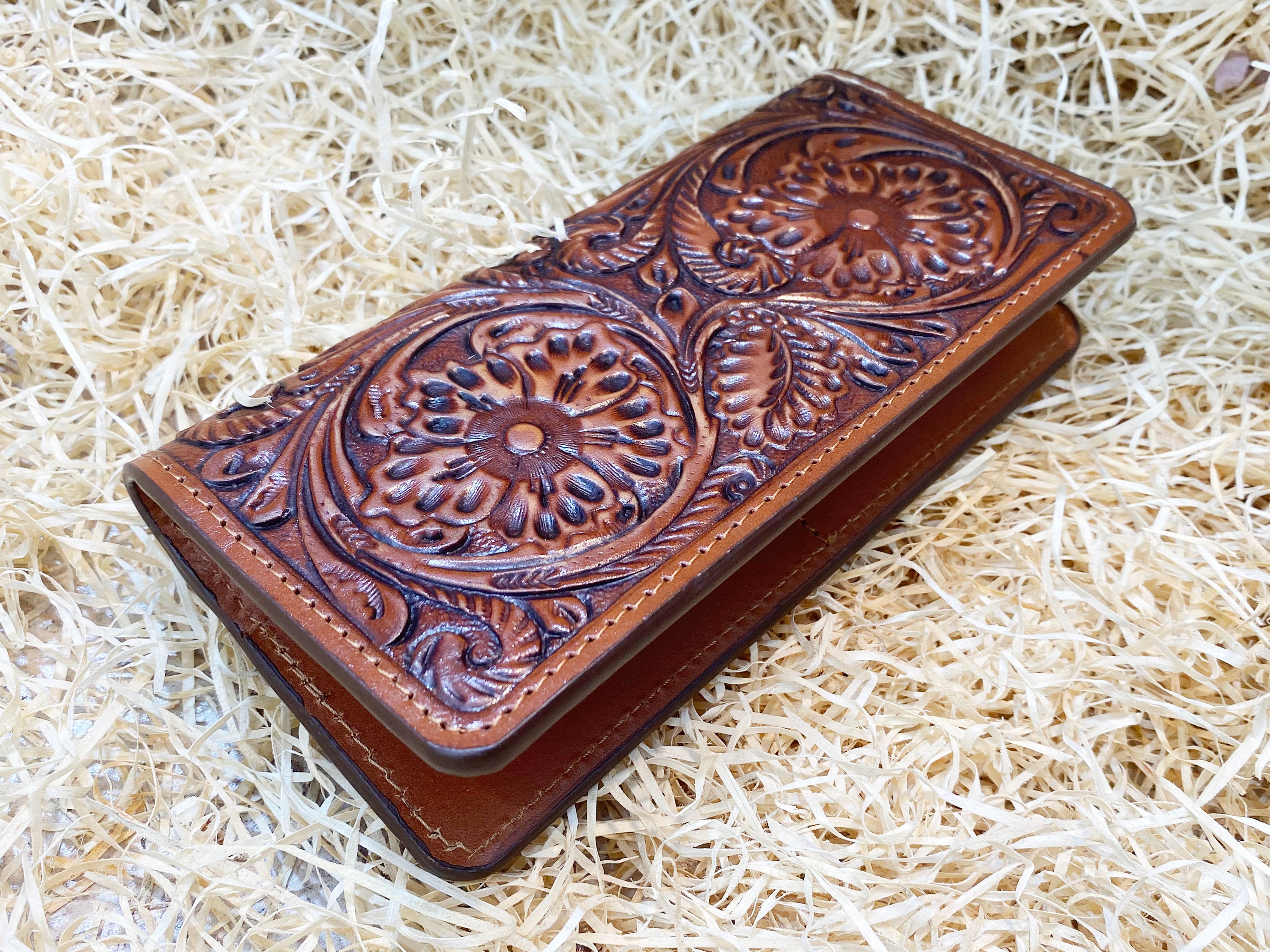 MOUSM Ladies Clutch Bag – Floral Carved Leather with Antique Finish, Handmade Distressed Western Leather Bifold Clutch Wallet Evening & Party Clutch for Women