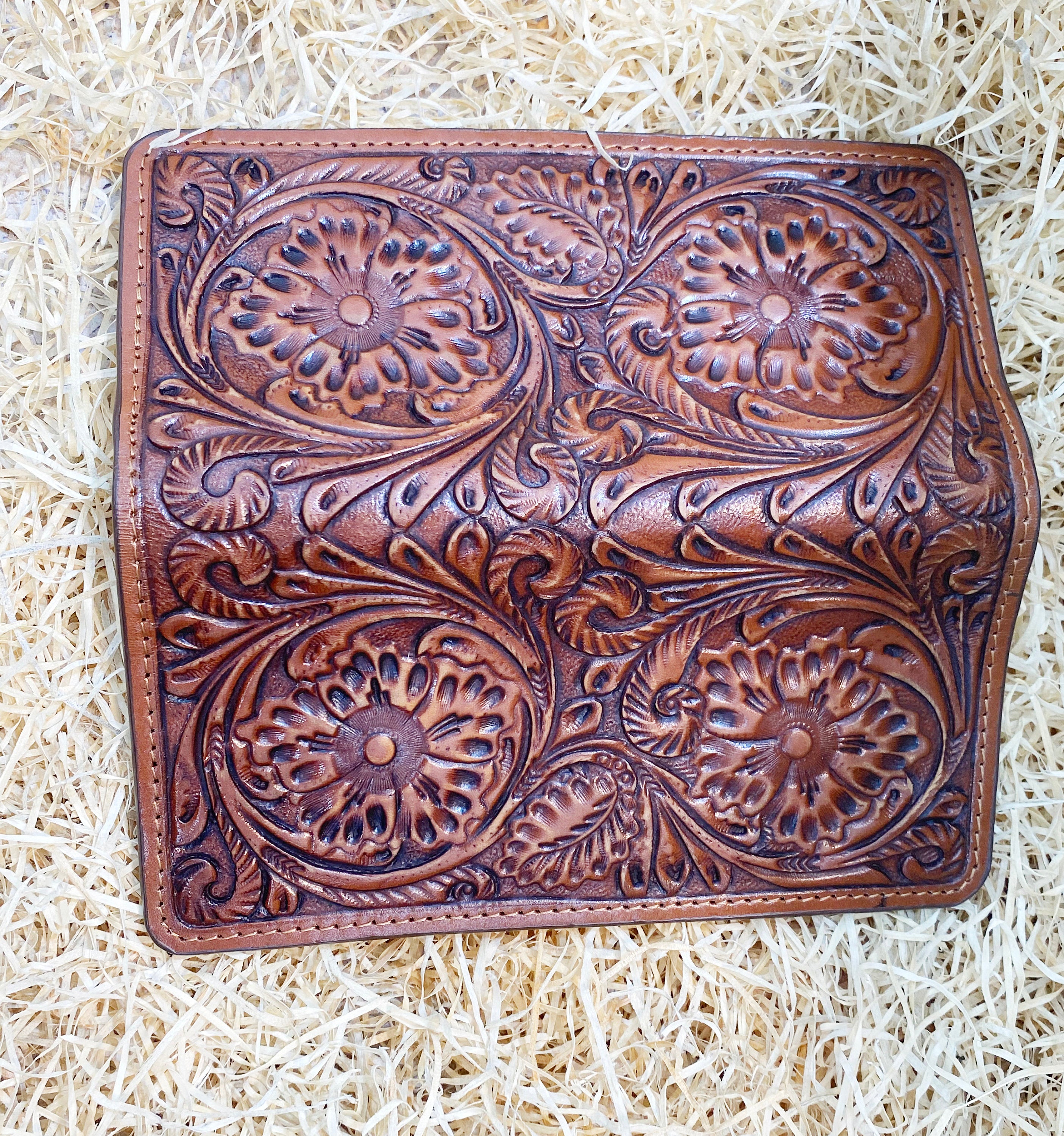 MOUSM Ladies Clutch Bag – Floral Carved Leather with Antique Finish, Handmade Distressed Western Leather Bifold Clutch Wallet Evening & Party Clutch for Women