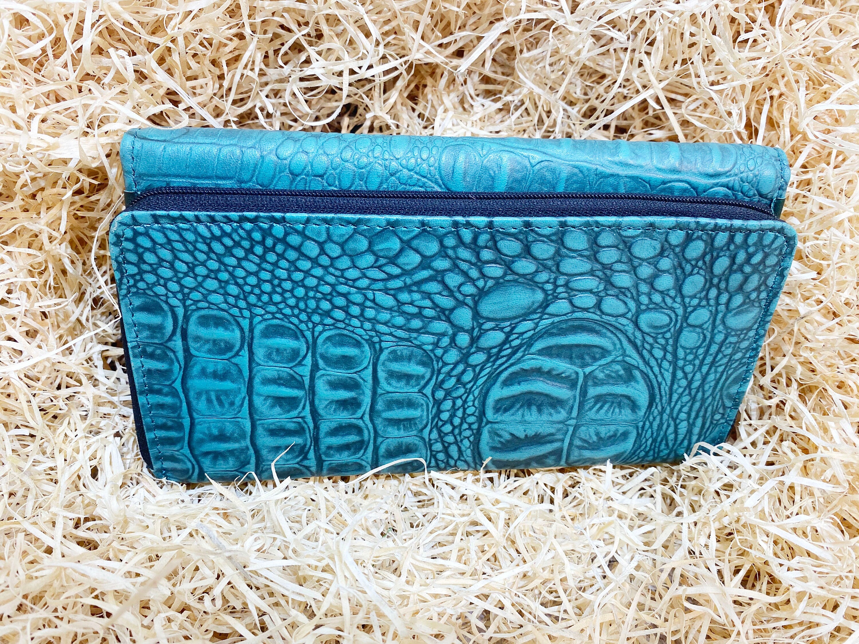 ladies clutch bag comes with turquoise leather print. Ladies&
