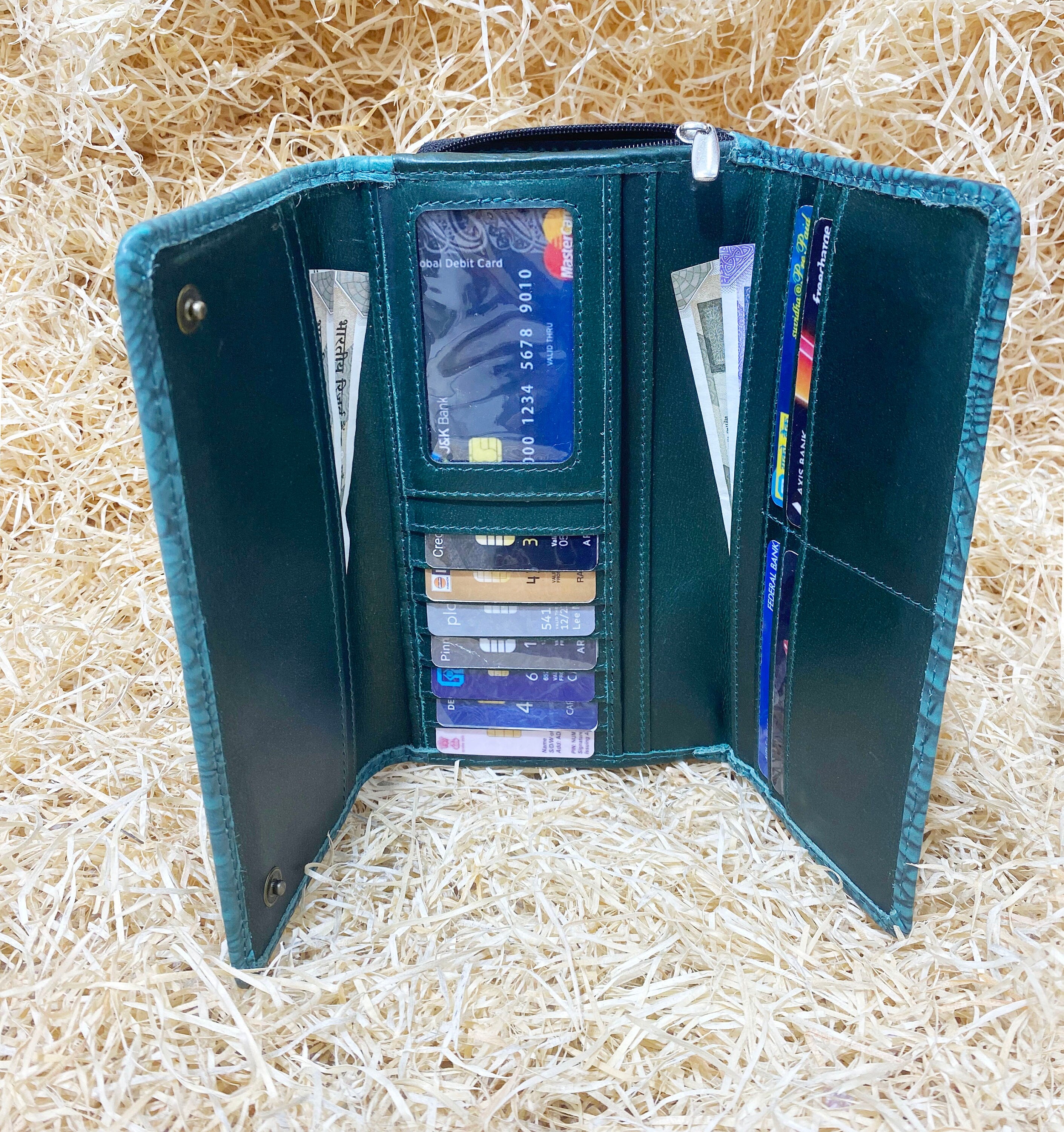 ladies clutch bag comes with turquoise leather print. Ladies&