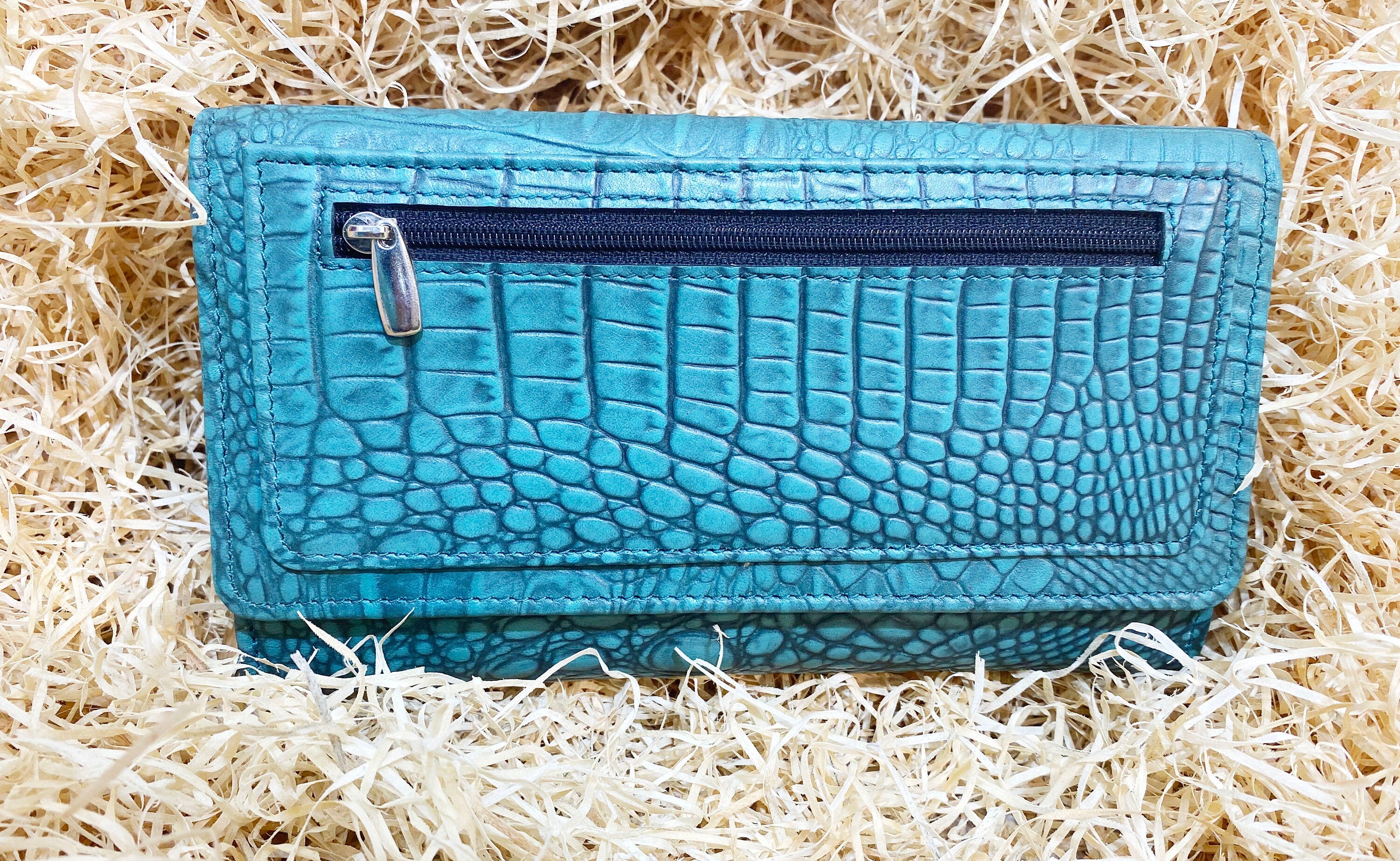ladies clutch bag comes with turquoise leather print. Ladies&