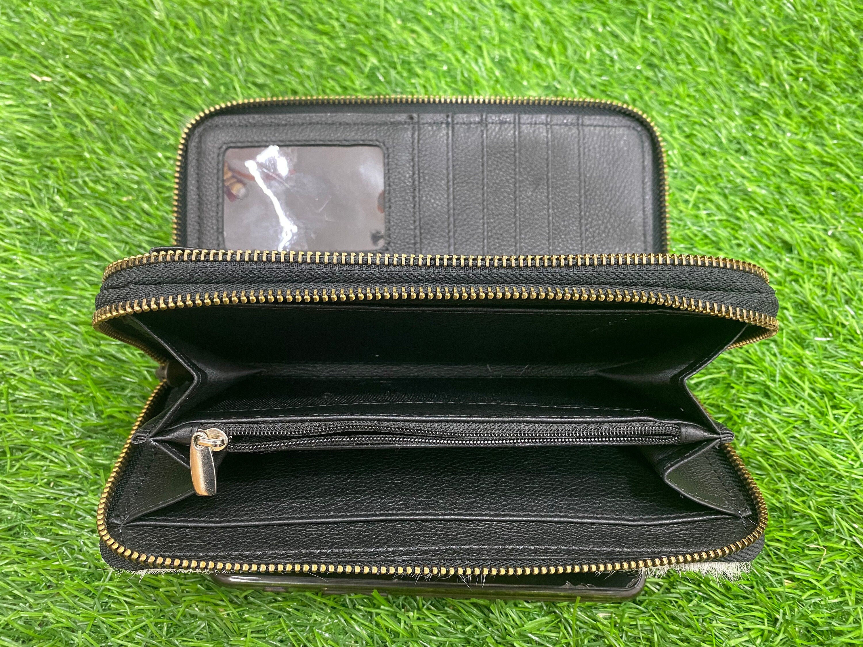 ladies clutch bag comes with black & White hair on. Ladies&