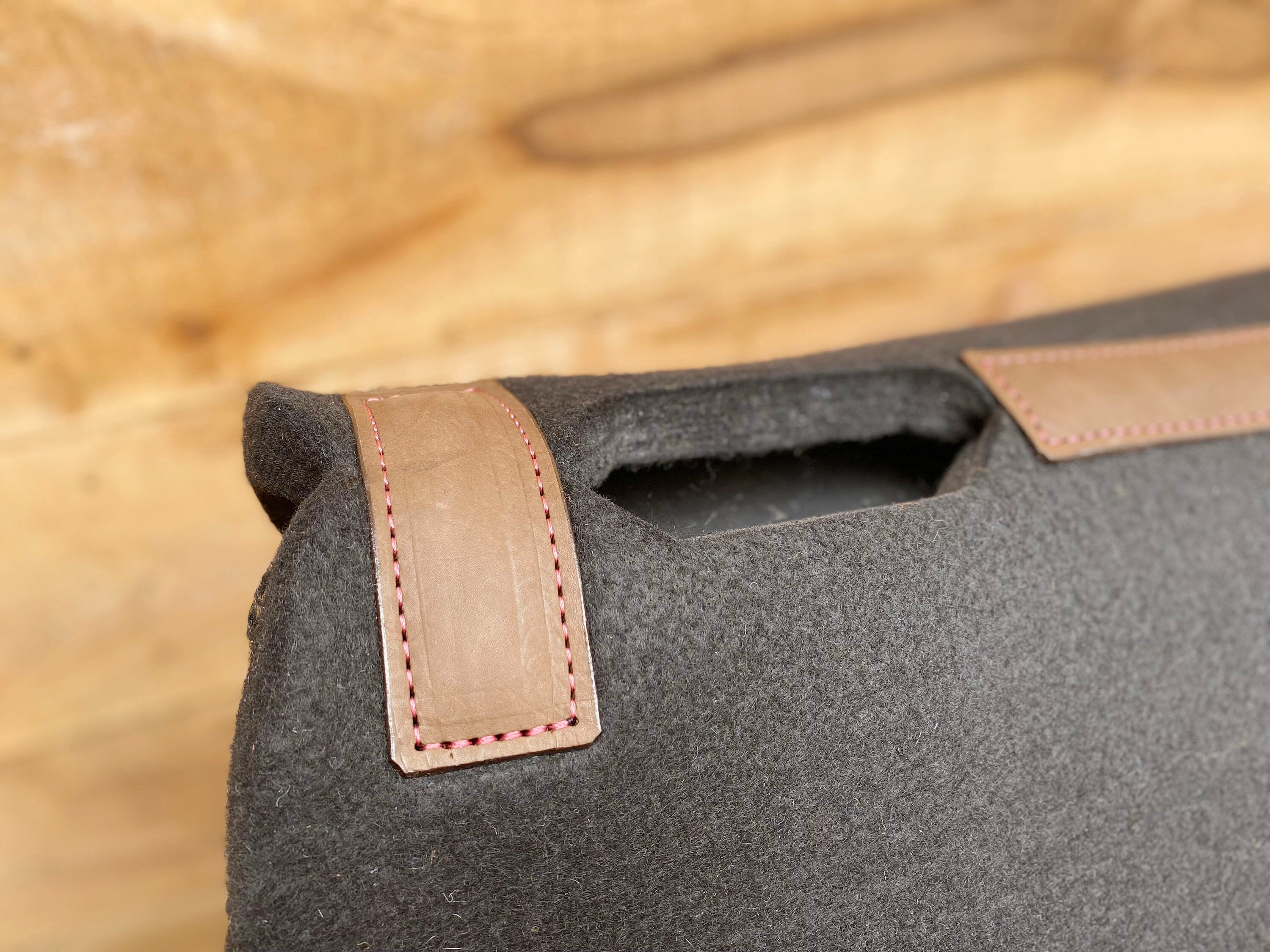 MOUSM Western Saddle Pad - Saddle Pad for Horses Synthetic Wool Blend Black Felt with Reinforced Spine and I Love You Pink Heart Patch on Real Cow Leather, Comfortable Horse Riding Pad