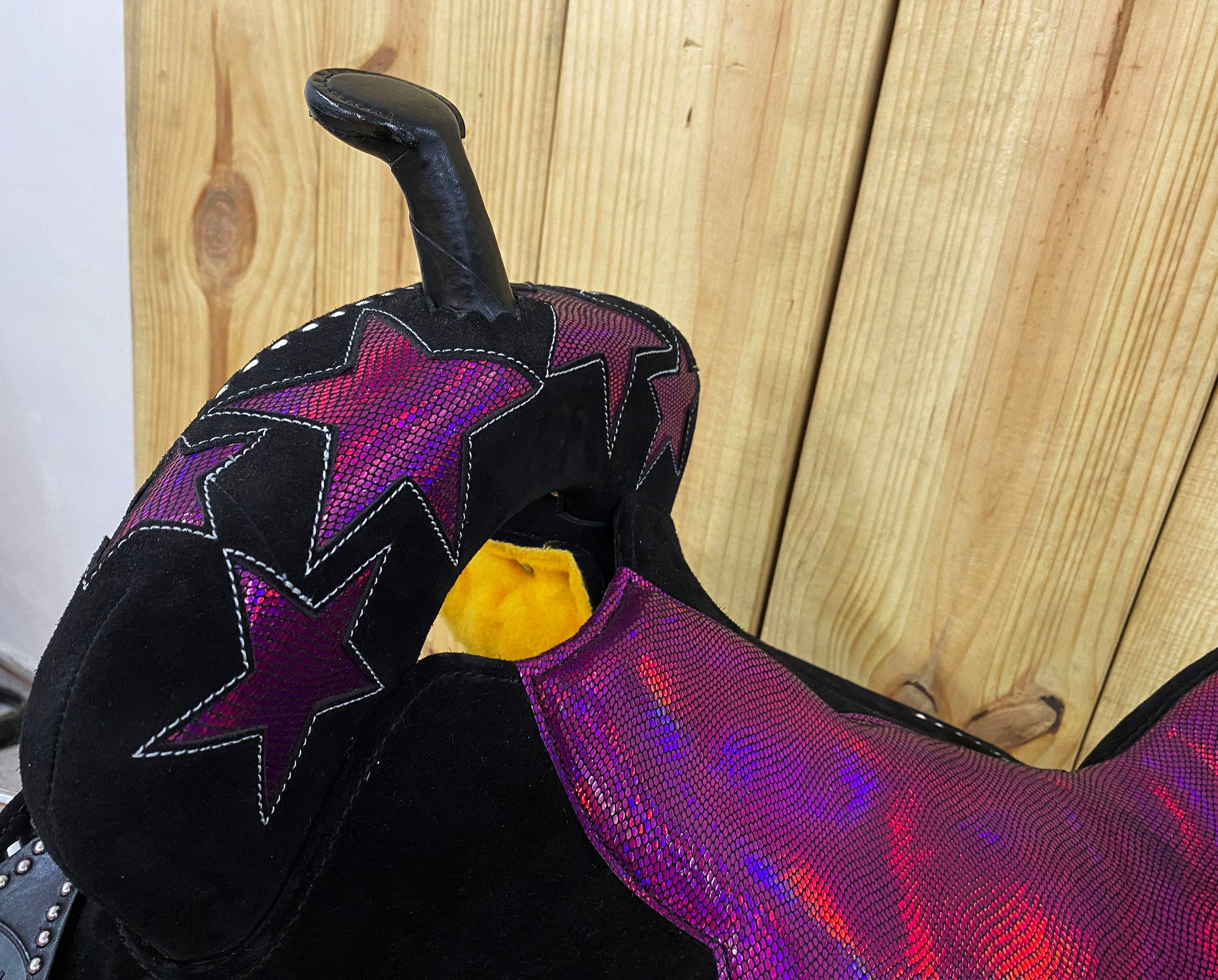 MOUSM Western Barrel Saddle - Built on a Rawhide Covered Fiber Tree, Saddle Made from Genuine Black Argentina Leather with Pink Star Glittered Patch, Available in 13"-16" Seat Options