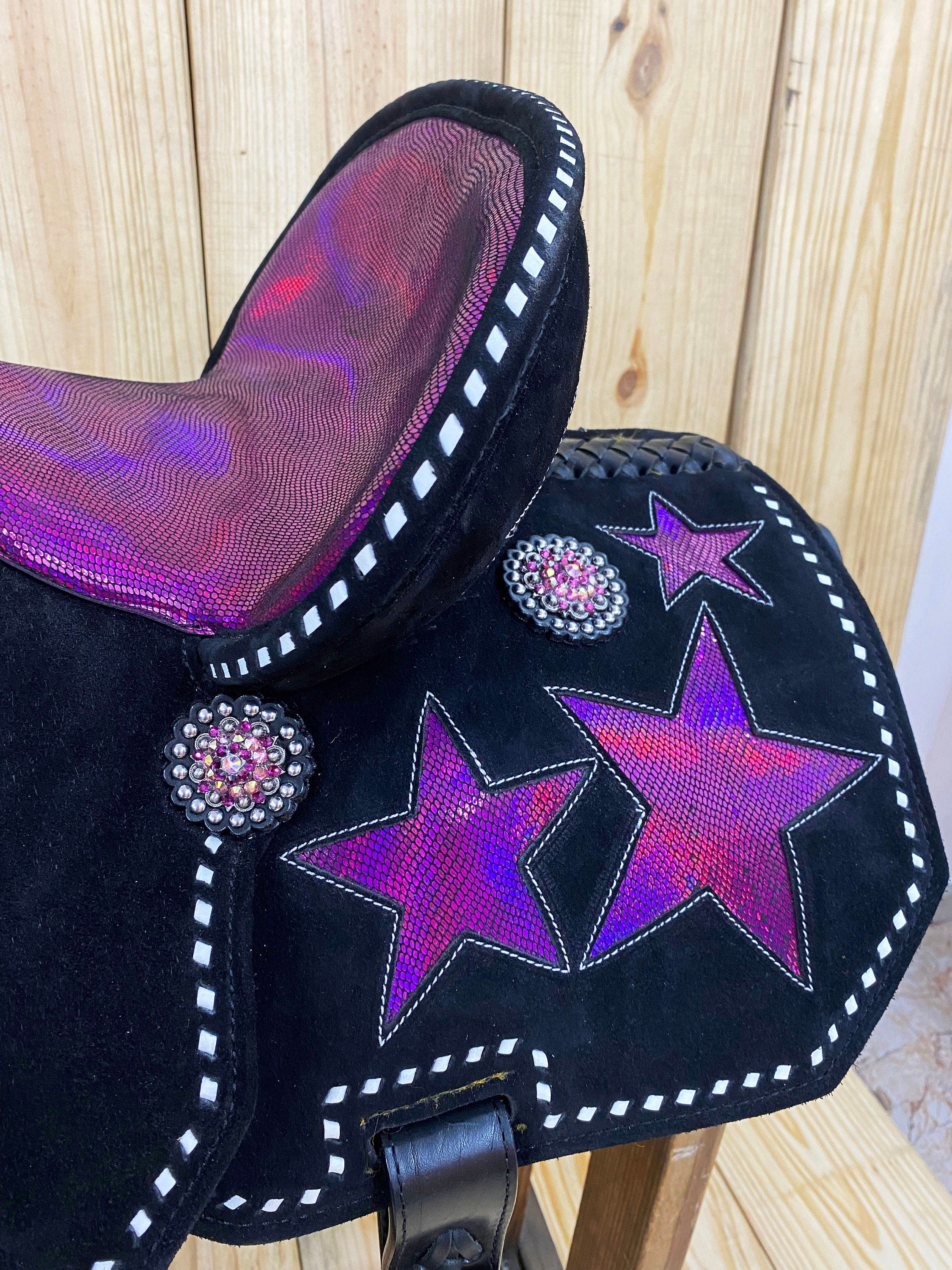 MOUSM Western Barrel Saddle - Built on a Rawhide Covered Fiber Tree, Saddle Made from Genuine Black Argentina Leather with Pink Star Glittered Patch, Available in 13"-16" Seat Options
