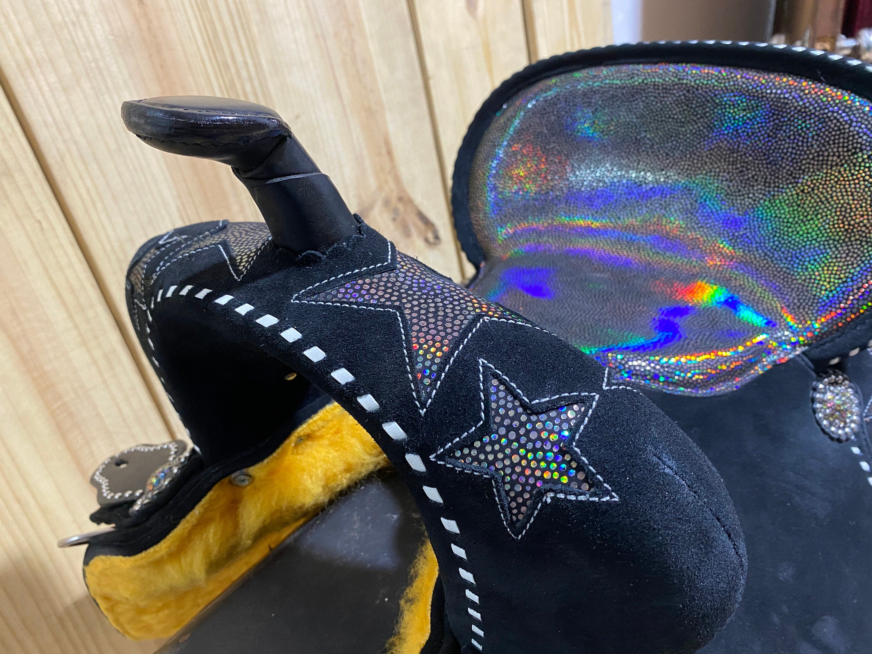 MOUSM Western Barrel Saddle - Built on a Rawhide Covered Fiber Tree, Saddle Made from Genuine Black Argentina Leather with Holographic Star Patch, Available in 13"-17" Seat Options