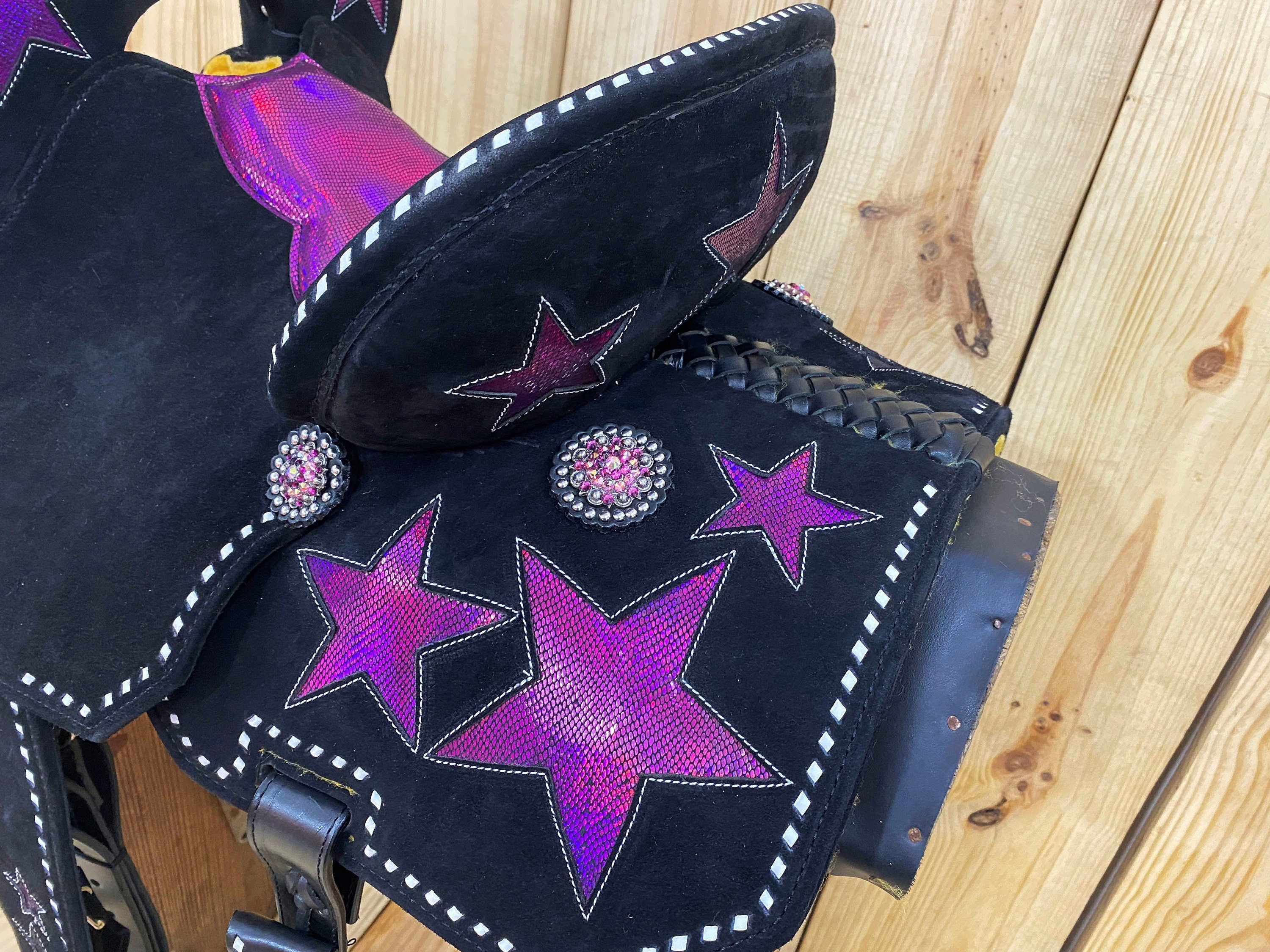 MOUSM Western Barrel Saddle - Built on a Rawhide Covered Fiber Tree, Saddle Made from Genuine Black Argentina Leather with Pink Star Glittered Patch, Available in 13"-16" Seat Options