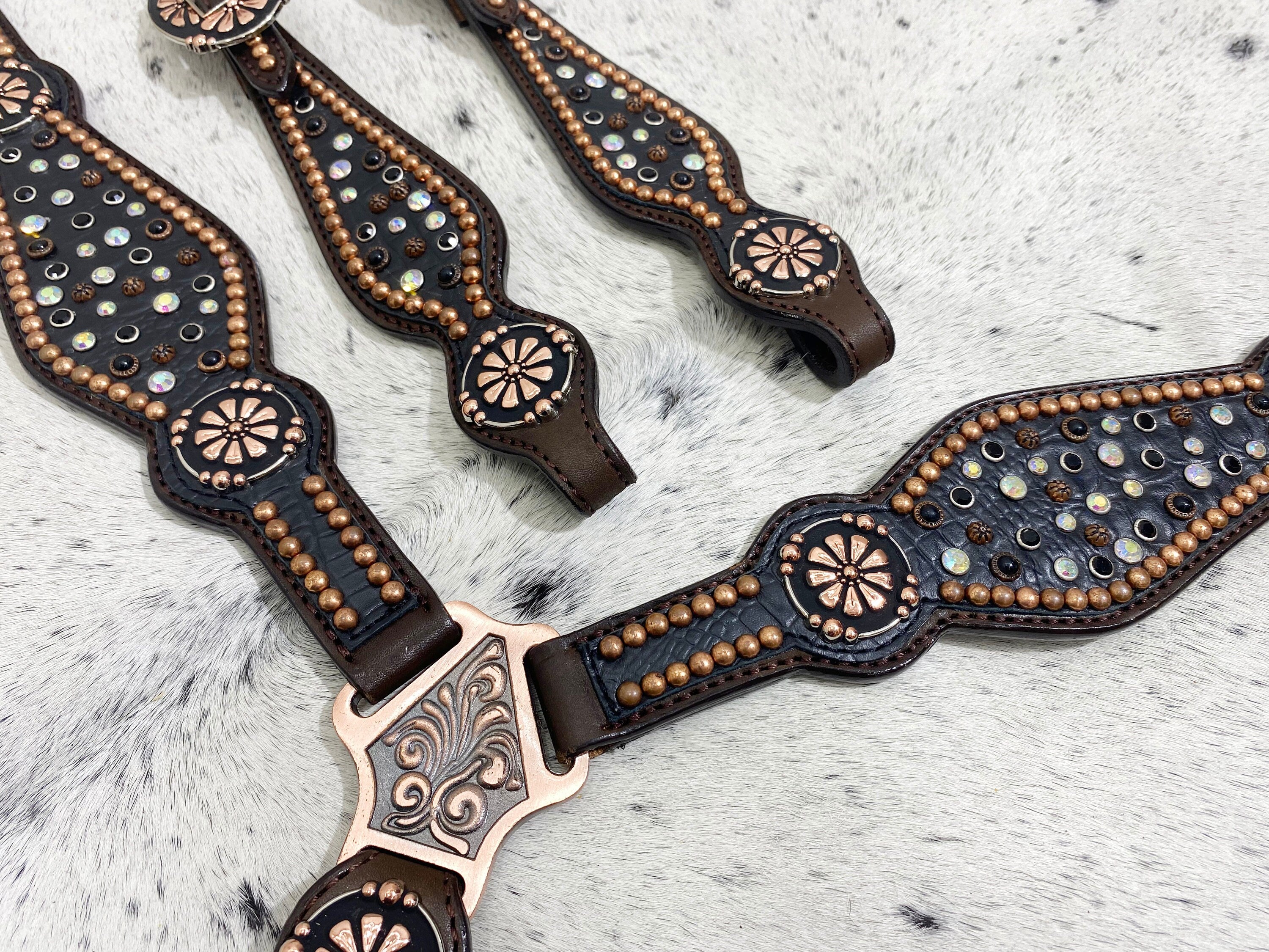 MOUSM Western Headstall & Breast Collar Set for Horse – Made from Argentina Cow Leather, Western Bridle set with Black AB Rhinestones, Copper Studs & Two-Tone Nickel-Copper Hardware