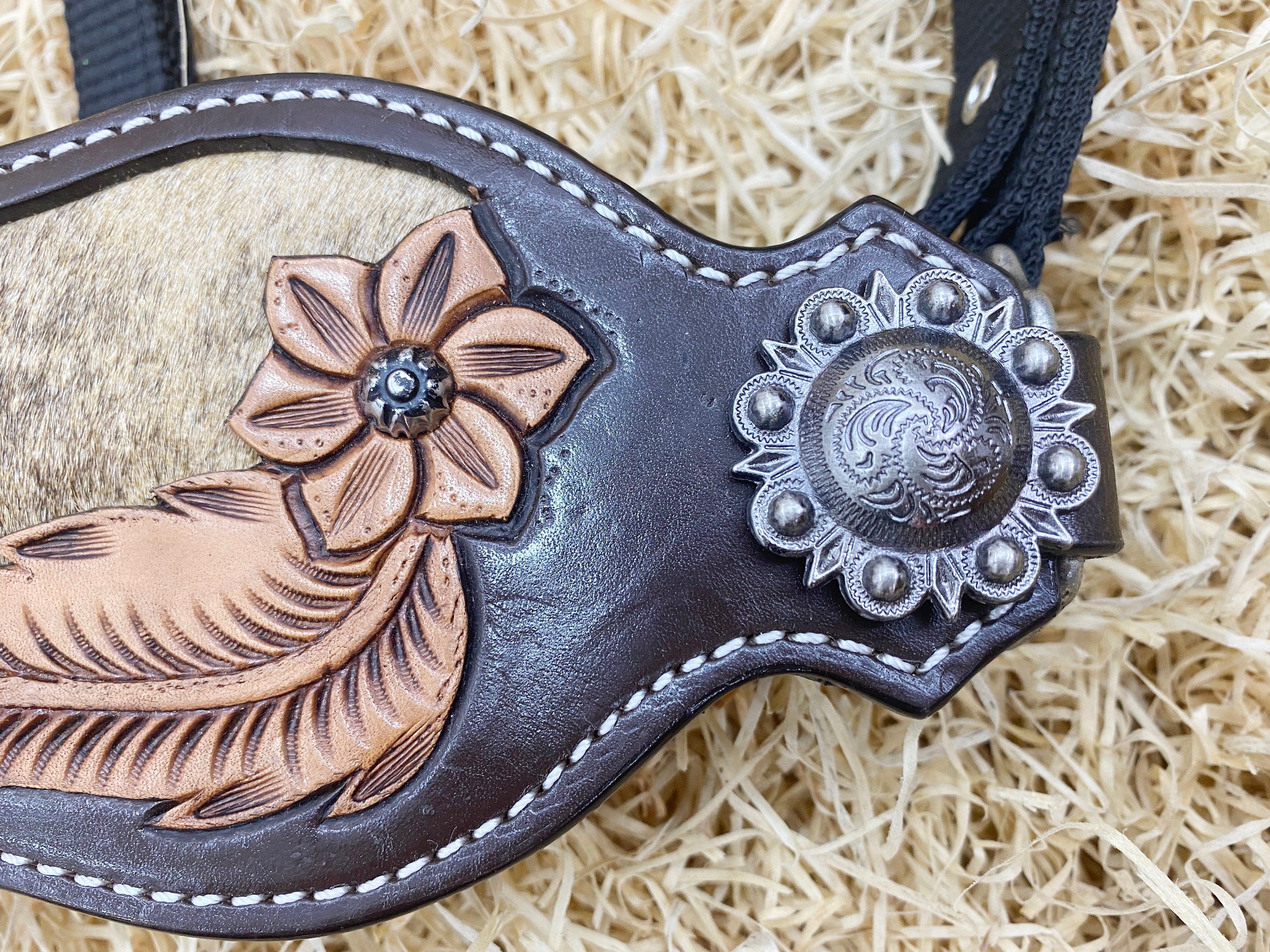 MOUSM Western Bronc Halter – Argentina Cow Leather Halter for Horse Decorated with Feather & Flower Carving, Cowhide Inlay & Antique Nickel Hardware