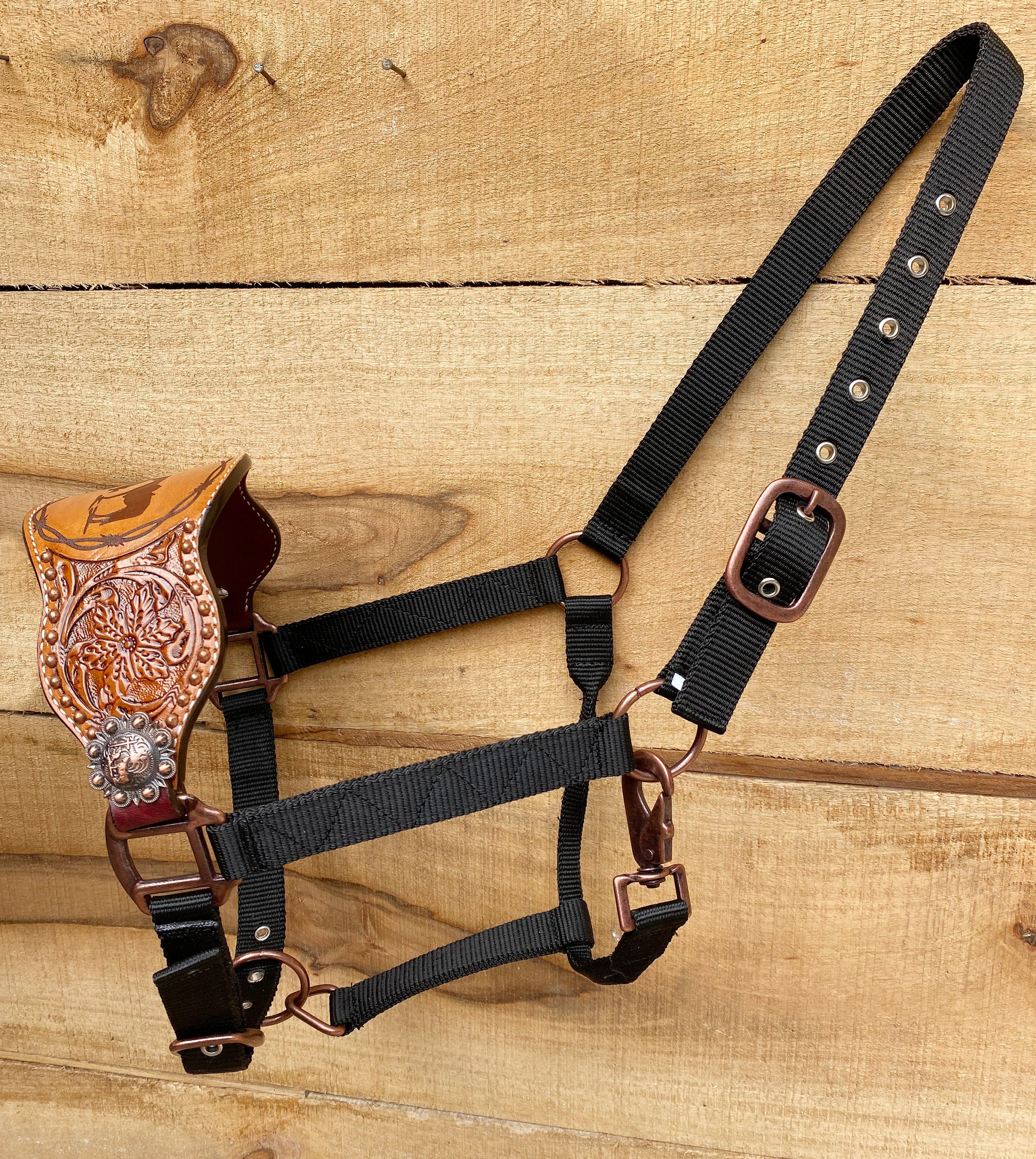 MOUSM Western Bronc Halter – Argentina Cow Leather Halter for Horse Decorated with Hand-Tooled Flower Carving & Praying Cowboy Engraving