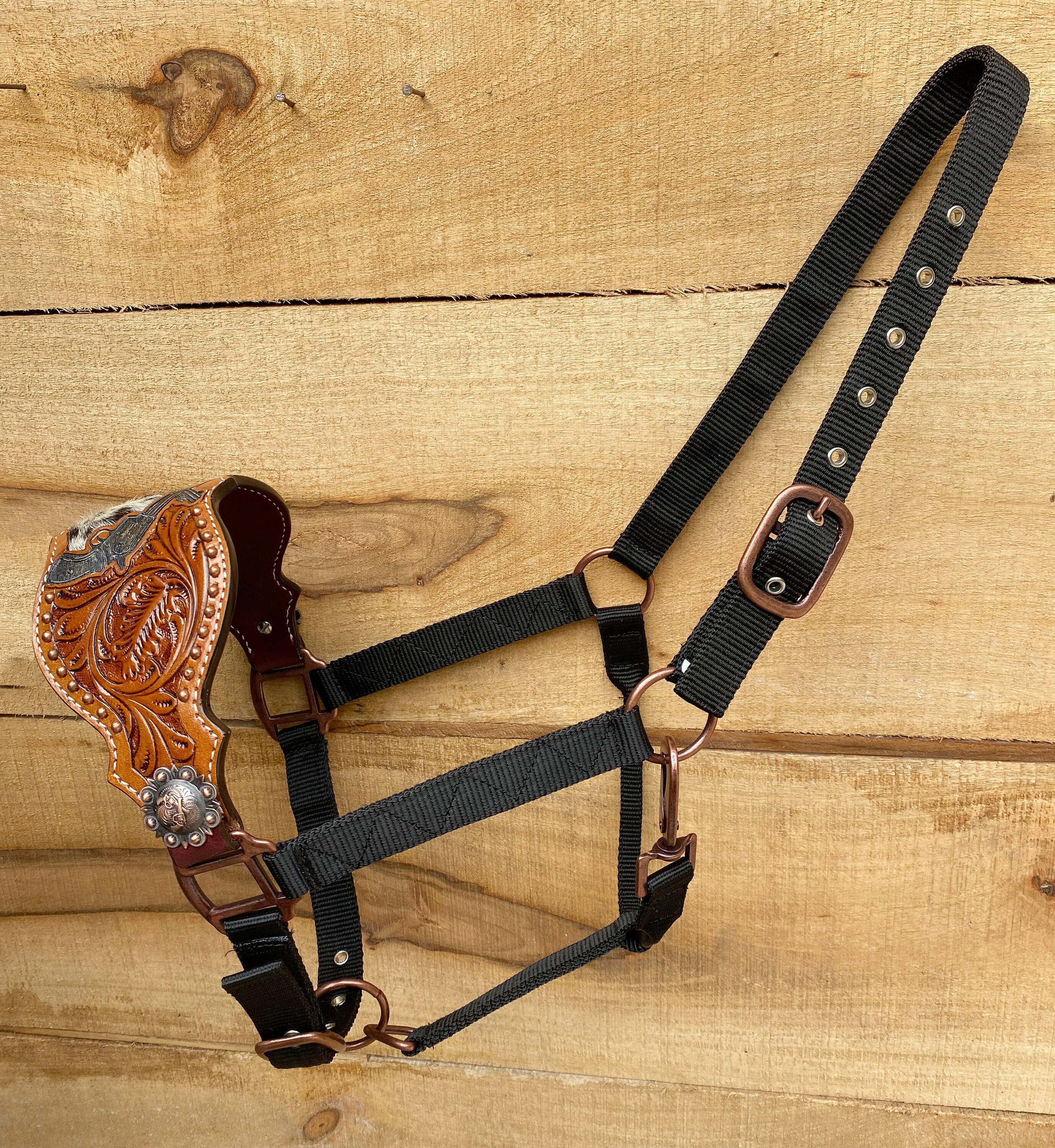 MOUSM Western Bronc Halter – Argentina Cow Leather Horse Halter with Cross Gun Engraving & Concho, Oak Leaf Tooling & Cowhide Inlay