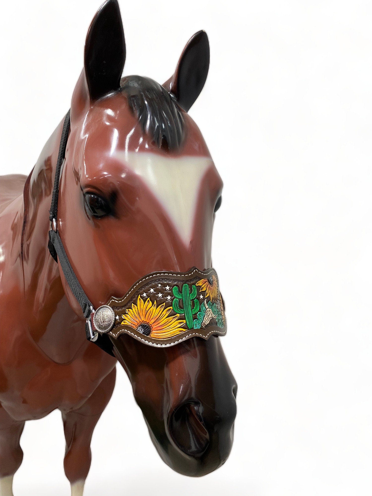 MOUSM Argentina Cow Leather Bronc Halter – Western Halter for Horse Decorated with Hand-Craved & Hand-Painted Sunflower, Cactus & Stars Carving, Emblem Cactus Conchos