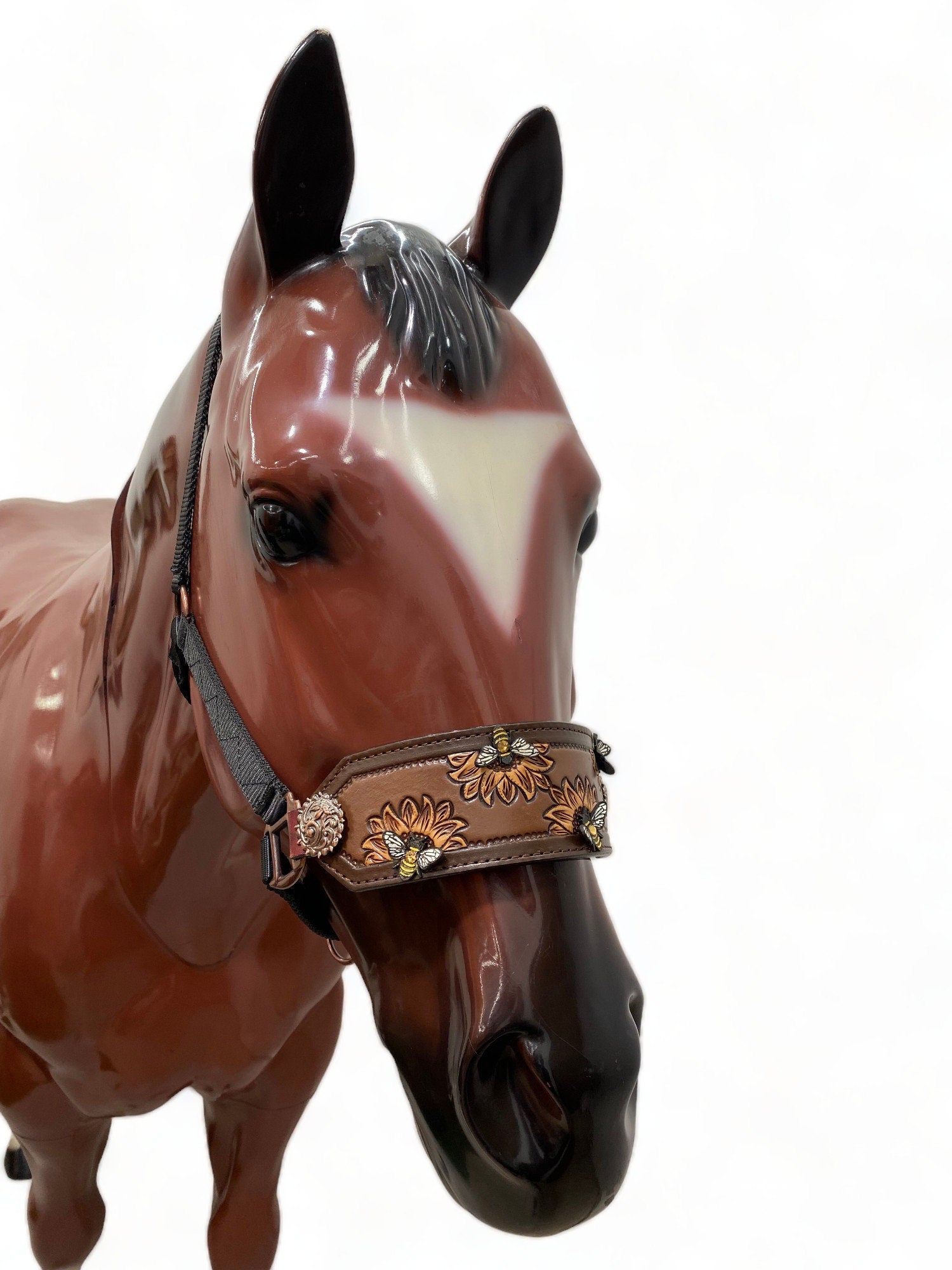 MOSUM Argentina Cow Leather Bronc Halter - Western Horse Halter Decorated with Hand-Painted Sunflower & 3D Bees Carving, Antique Copper Conchos