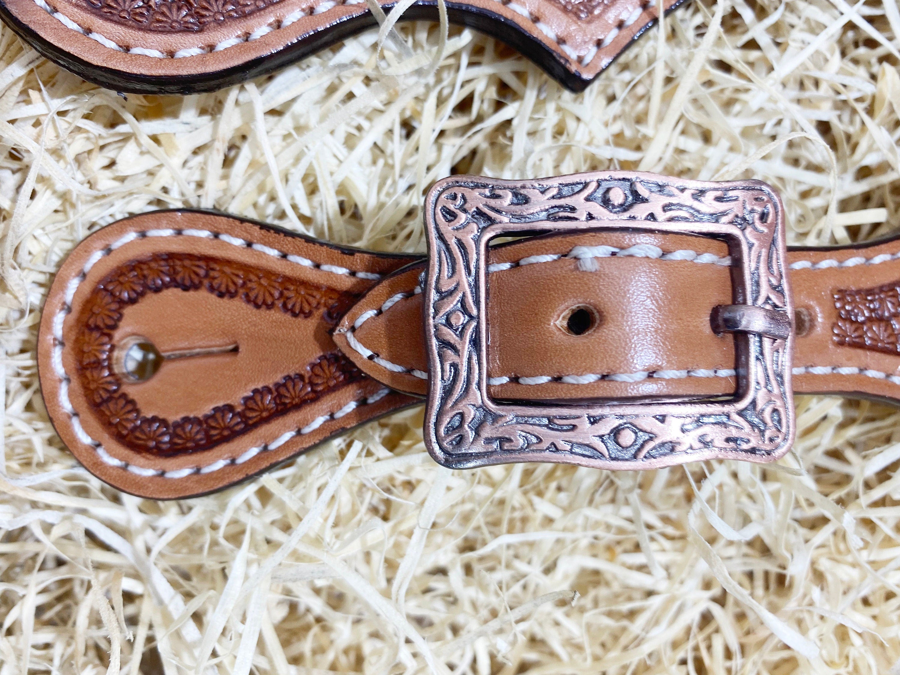 MOUSM Western Spur Straps – Argentina Cow Leather Men’s Spur Straps with Tooled Corners on Plain Leather for a Classic Western Look & Antique Nickel Hardware