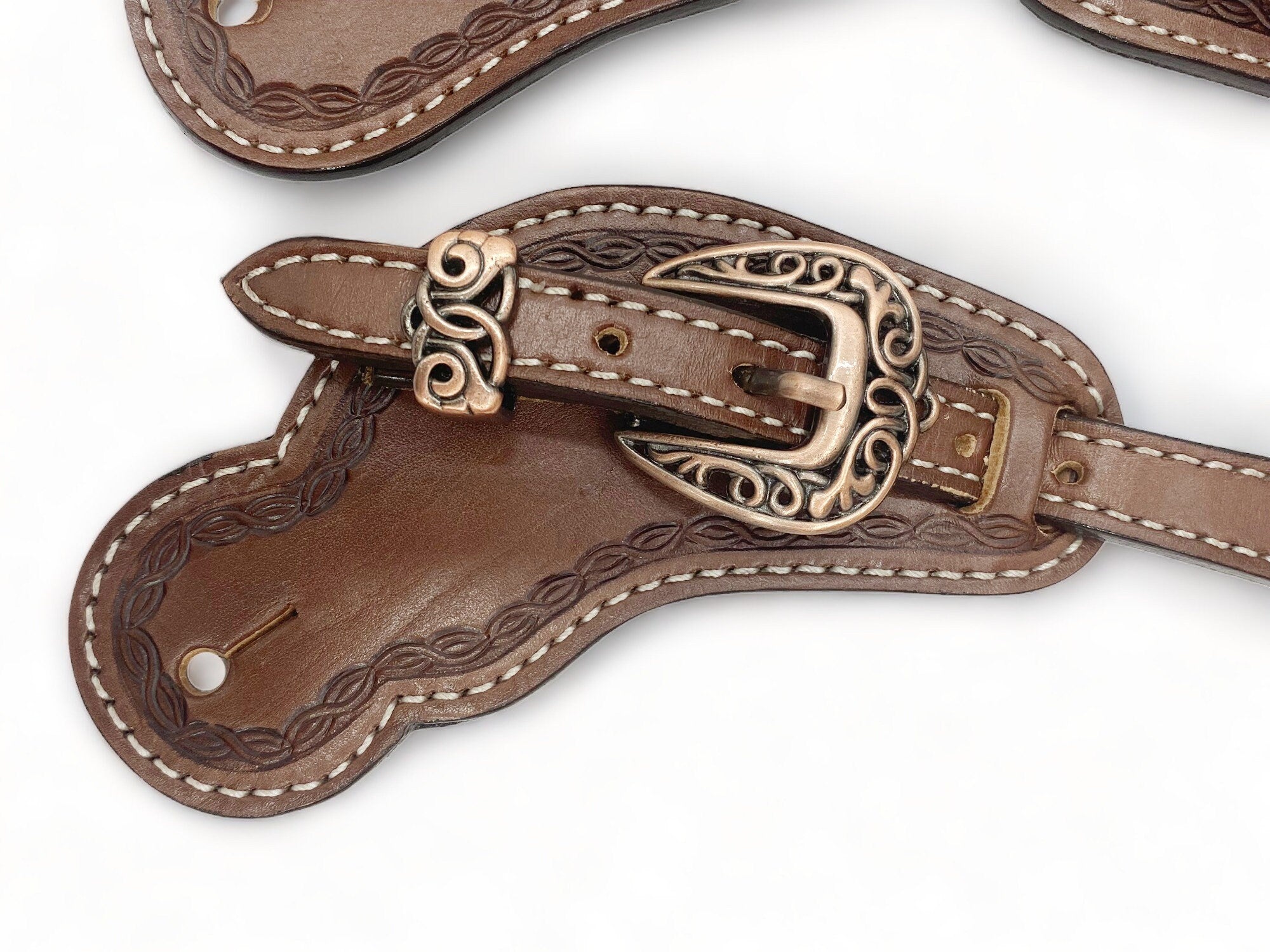 MOUSM Western Spur Straps – Argentina Cow Leather Men’s Spur Straps Decorated with Hand-Tooled Corners on Plain Dark Brown Leather for a Classic Western Look & Antique Copper Hardware