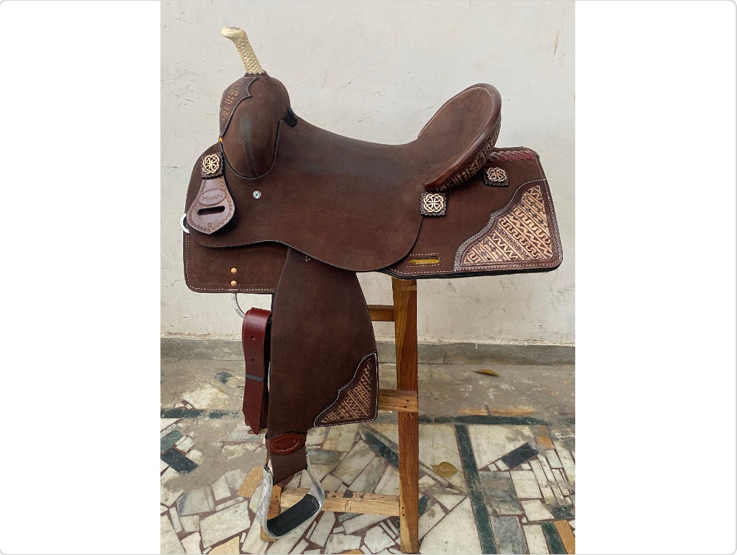 MOUSM Western Saddle for Horses – Handcrafted Leather Single Barrel Saddle Built on a Rawhide-Covered Fiber Tree with Fancy Conchos, Seat Size: 13"–17" Inches