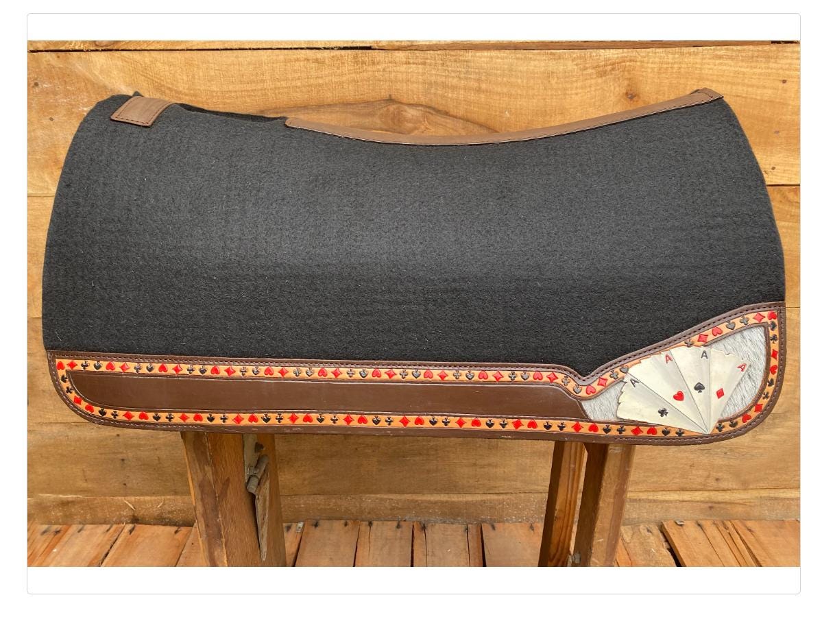 MOUSM Western Saddle Pad - Saddle Pad for Horse Synthetic Wool Blend Brown Felt with Reinforced Spine and Hand-Tooled and Painted Poker Cards, Comfortable Horse Riding Pad