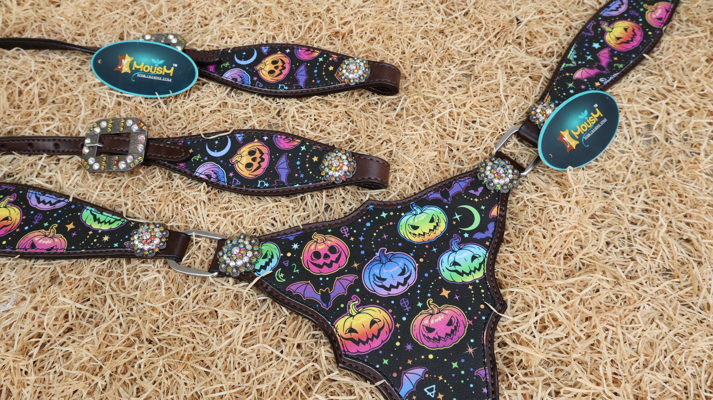 MOUSM SPOOKY Western Leather Horse Tack Set – Headstall & Breast Collar Decorated with Fluorescent Halloween Pumpkin & Bat Print Rhinestone Concho