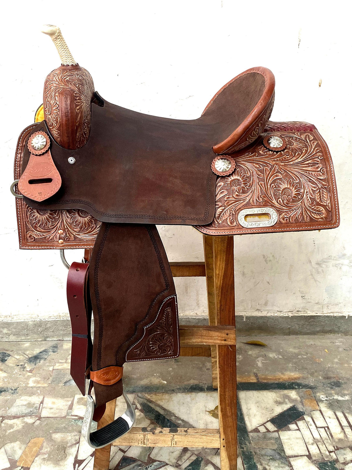 MOUSM Western Horse Saddle – Handcrafted Barrel Saddle Built on a Rawhide-Covered Fiber Tree with Hand-Tooled Sunflower Design & Fancy Conchos, Seat Sizes: 13"–17" Inches