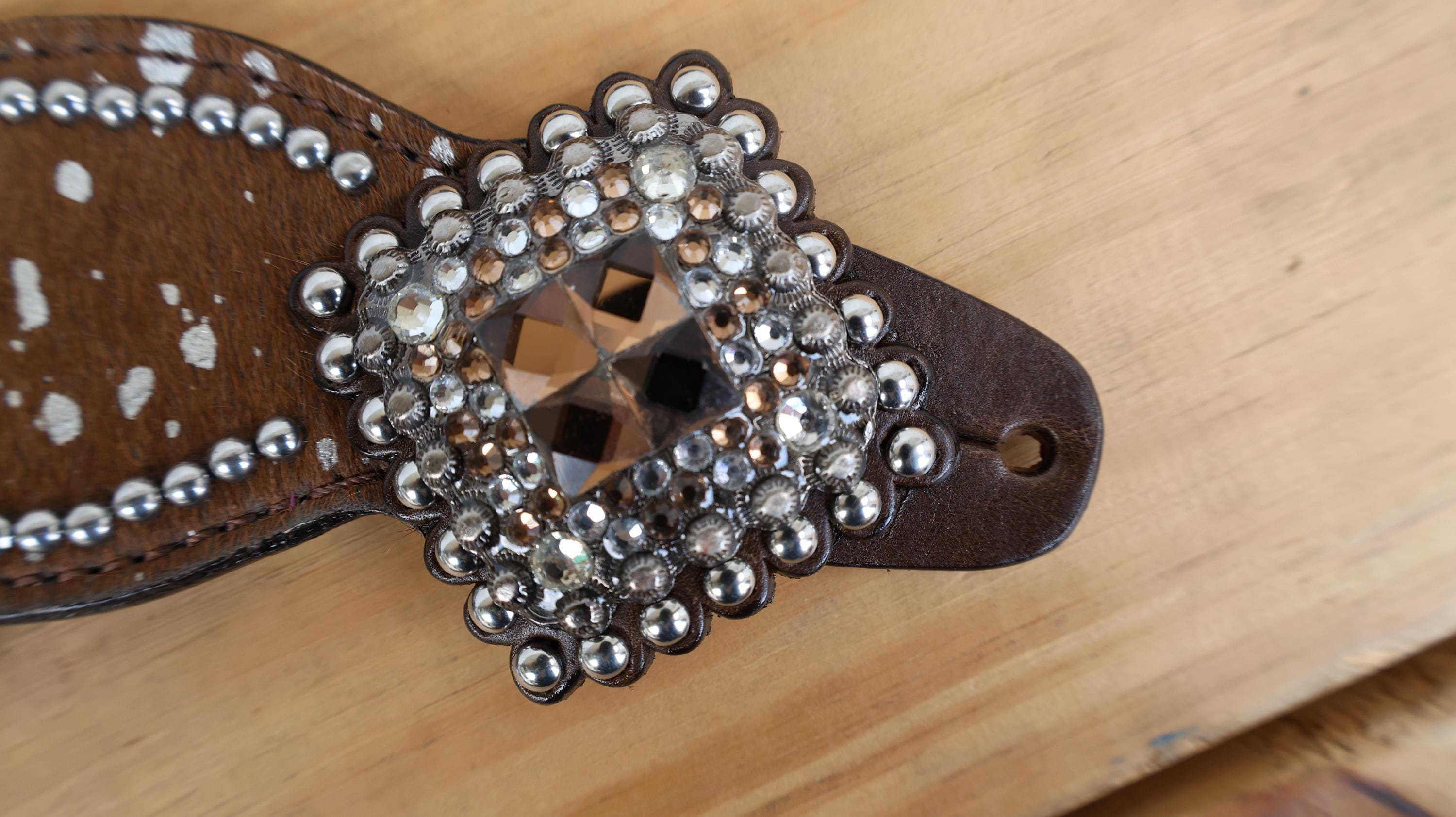 MOUSM Western Spur Straps – Argentina Cow Leather Ladies Spur Straps Decorated with Tan Brown Metallic Acid Wash Cowhide & Antique Nickel Hardware