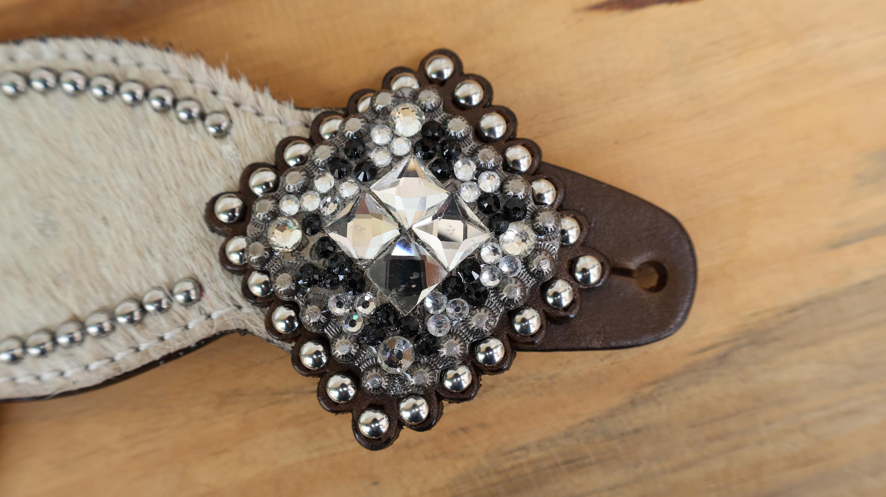 MOUSM Western Spur Straps – Argentina Cow Leather Ladies Spur Straps Decorated with Off-White Metallic Acid Wash Cowhide, Rhinestone Conchos & Antique Nickel Hardware